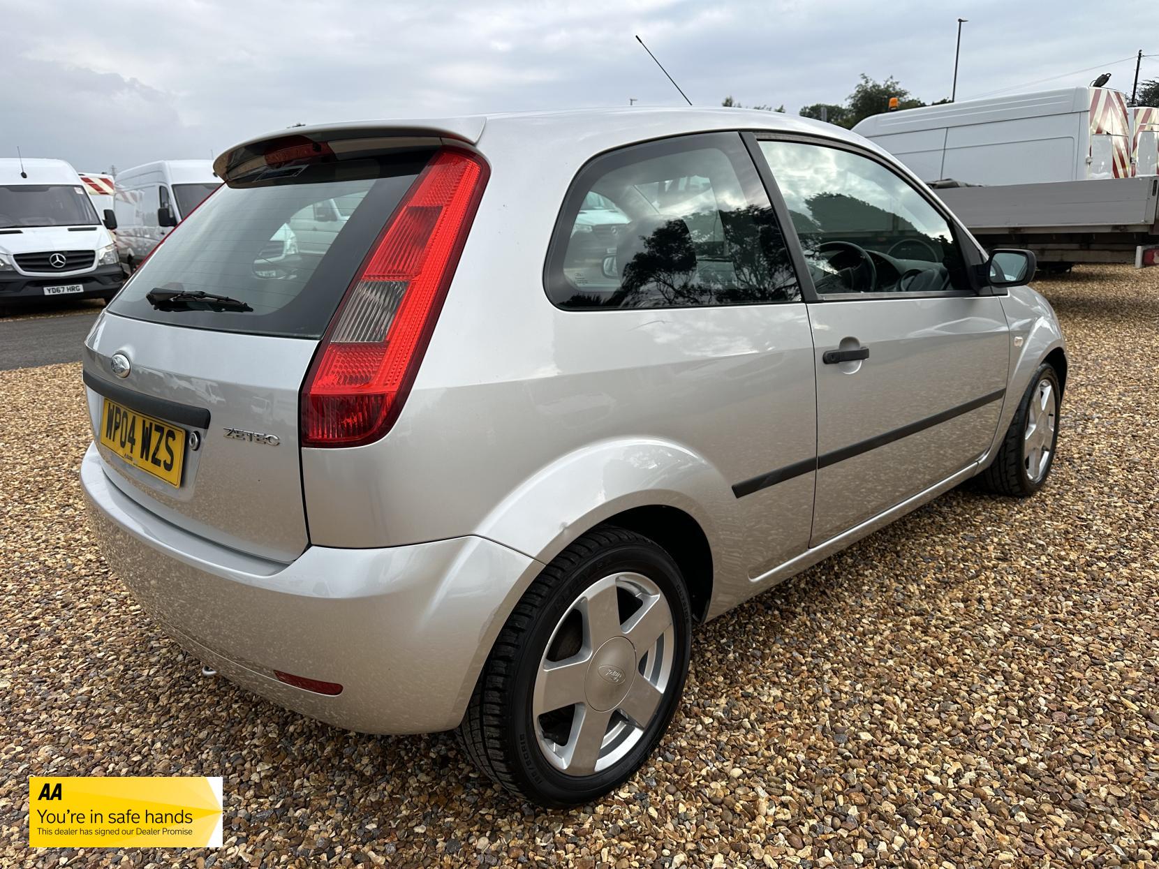 Ford Fiesta 1.4 Flame Limited Edition Hatchback 3dr Petrol Manual (153 g/km, 79 bhp)