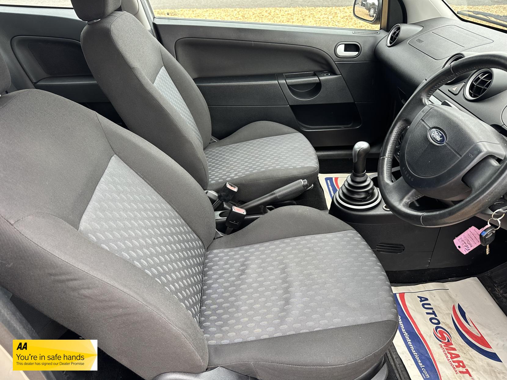 Ford Fiesta 1.4 Flame Limited Edition Hatchback 3dr Petrol Manual (153 g/km, 79 bhp)
