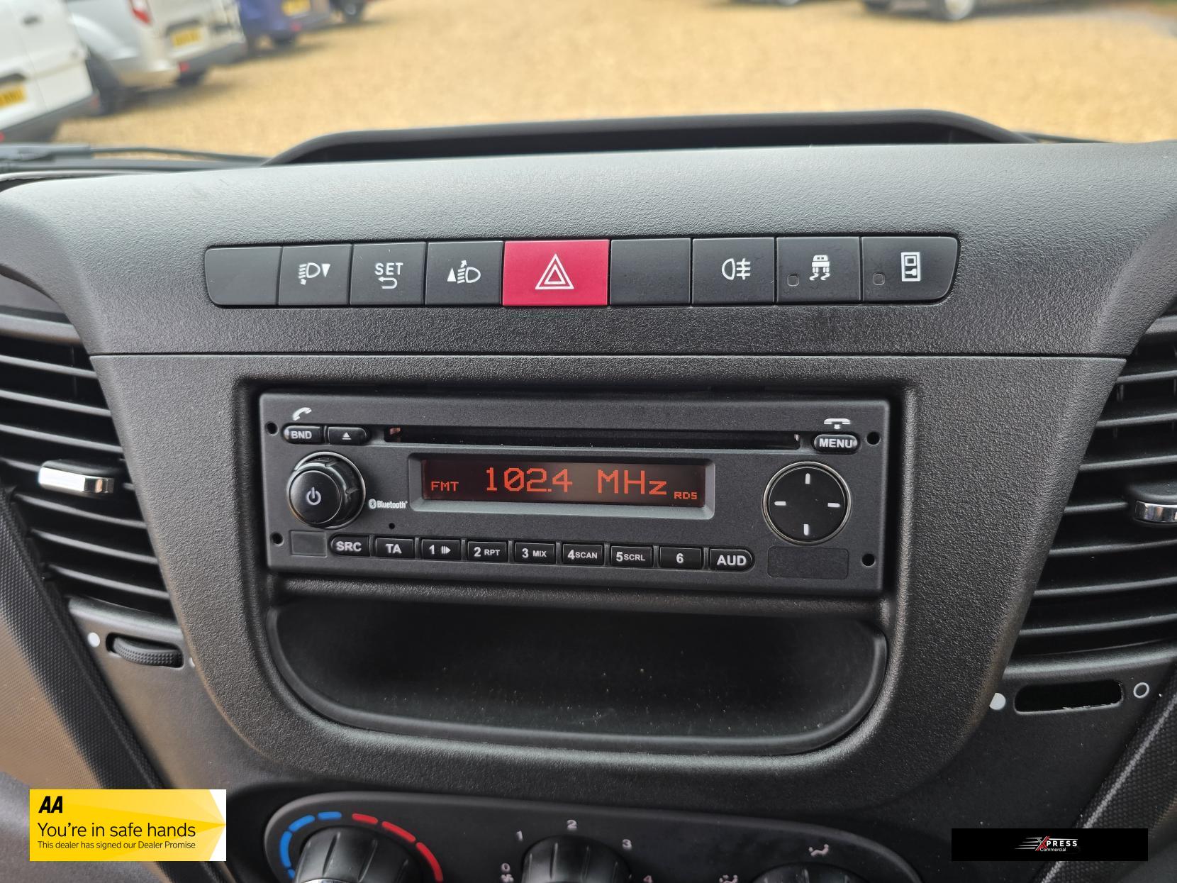 IVECO Daily Daily 2.3D HPI 12V 35S 3520 Panel Van 5dr Diesel Manual MWB Euro 6 (s/s) (116 ps)