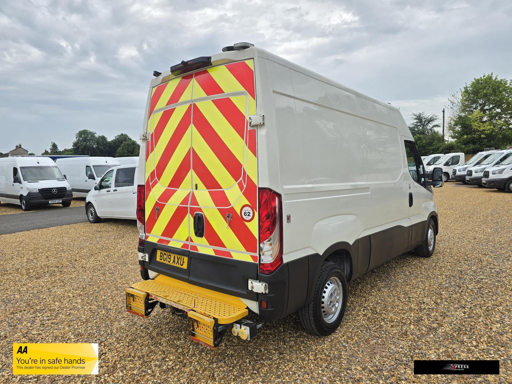 IVECO Daily Daily 2.3D HPI 12V 35S 3520 Panel Van 5dr Diesel Manual MWB Euro 6 (s/s) (116 ps)