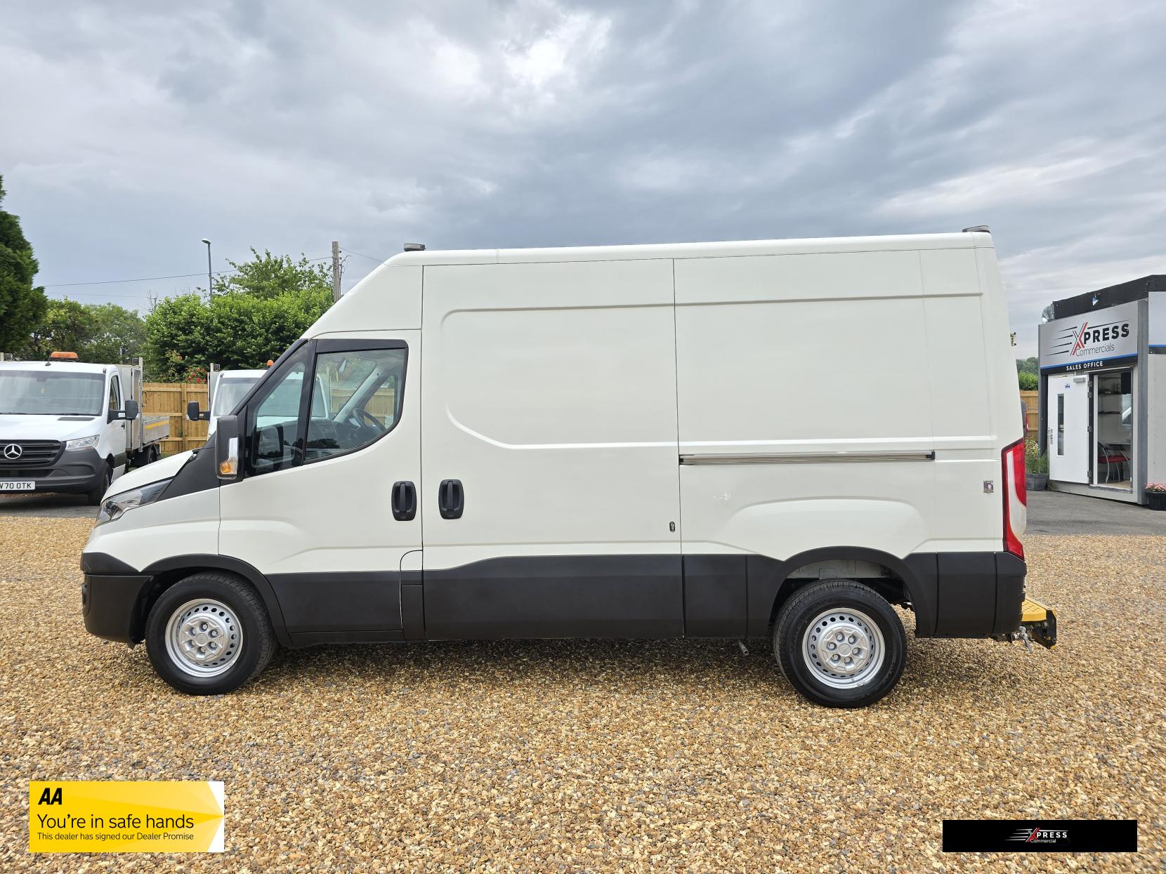 IVECO Daily Daily 2.3D HPI 12V 35S 3520 Panel Van 5dr Diesel Manual MWB Euro 6 (s/s) (116 ps)