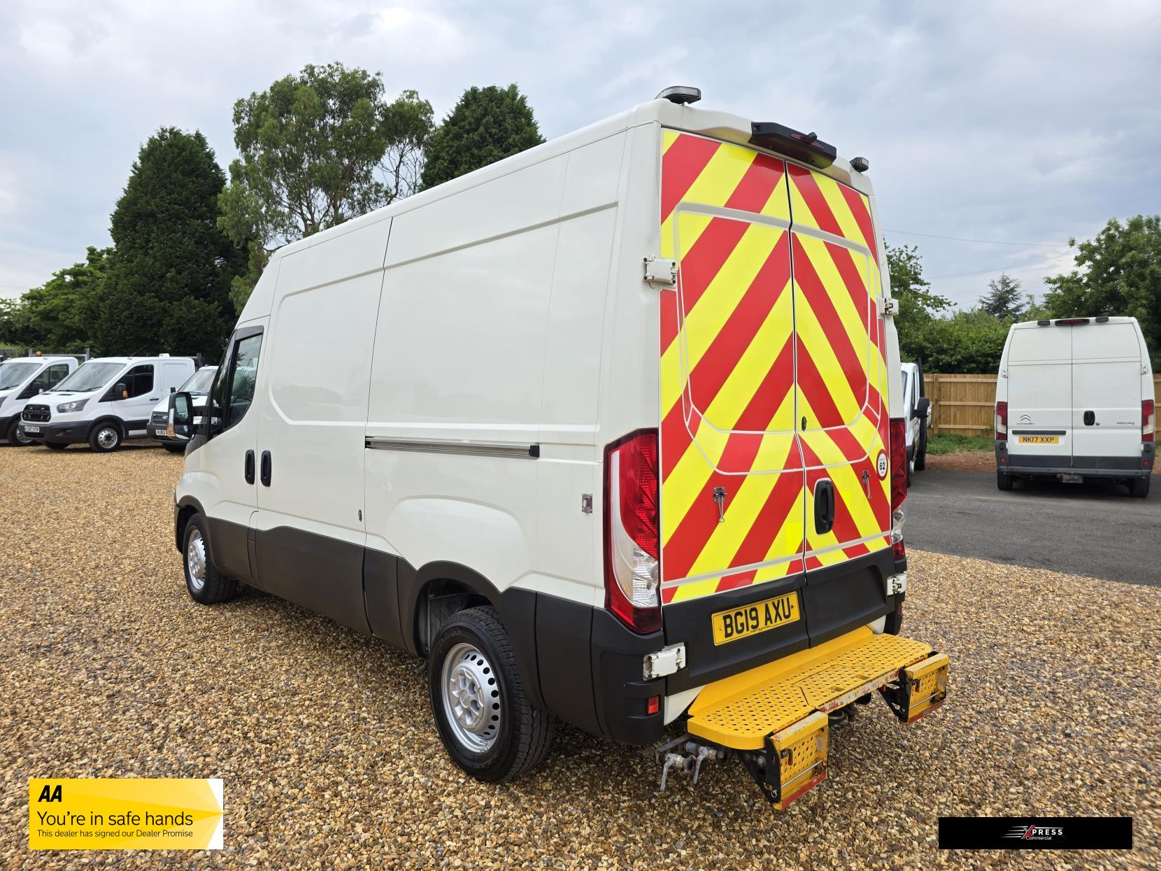 IVECO Daily Daily 2.3D HPI 12V 35S 3520 Panel Van 5dr Diesel Manual MWB Euro 6 (s/s) (116 ps)