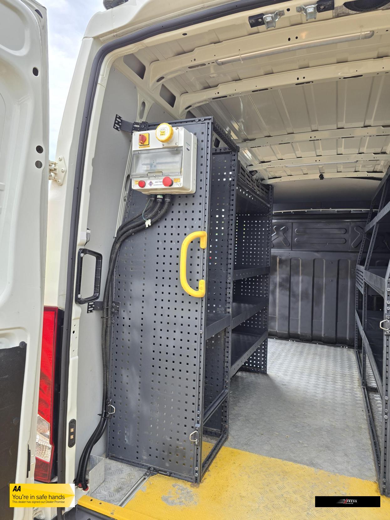 IVECO Daily Daily 2.3D HPI 12V 35S 3520 Panel Van 5dr Diesel Manual MWB Euro 6 (s/s) (116 ps)