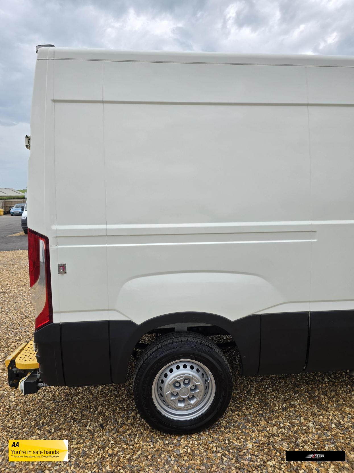IVECO Daily Daily 2.3D HPI 12V 35S 3520 Panel Van 5dr Diesel Manual MWB Euro 6 (s/s) (116 ps)