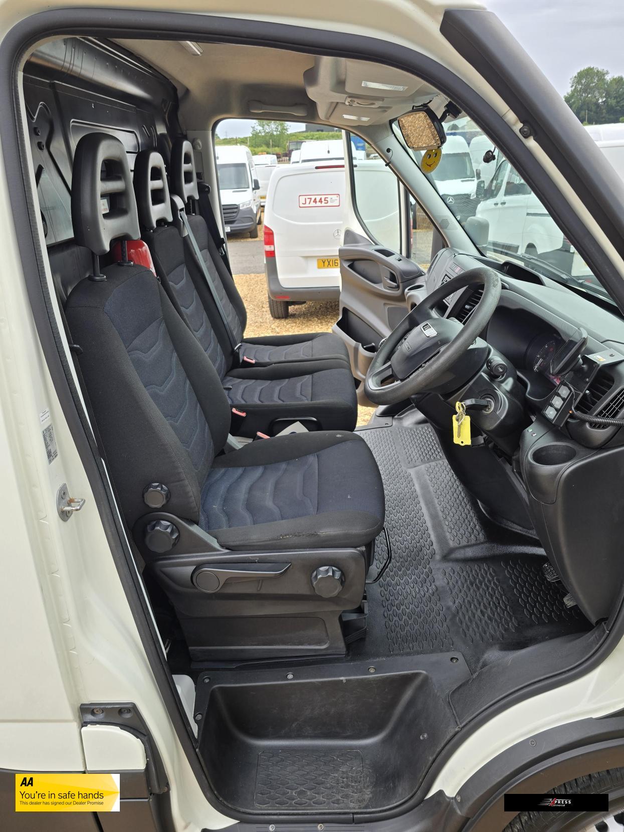 IVECO Daily Daily 2.3D HPI 12V 35S 3520 Panel Van 5dr Diesel Manual MWB Euro 6 (s/s) (116 ps)