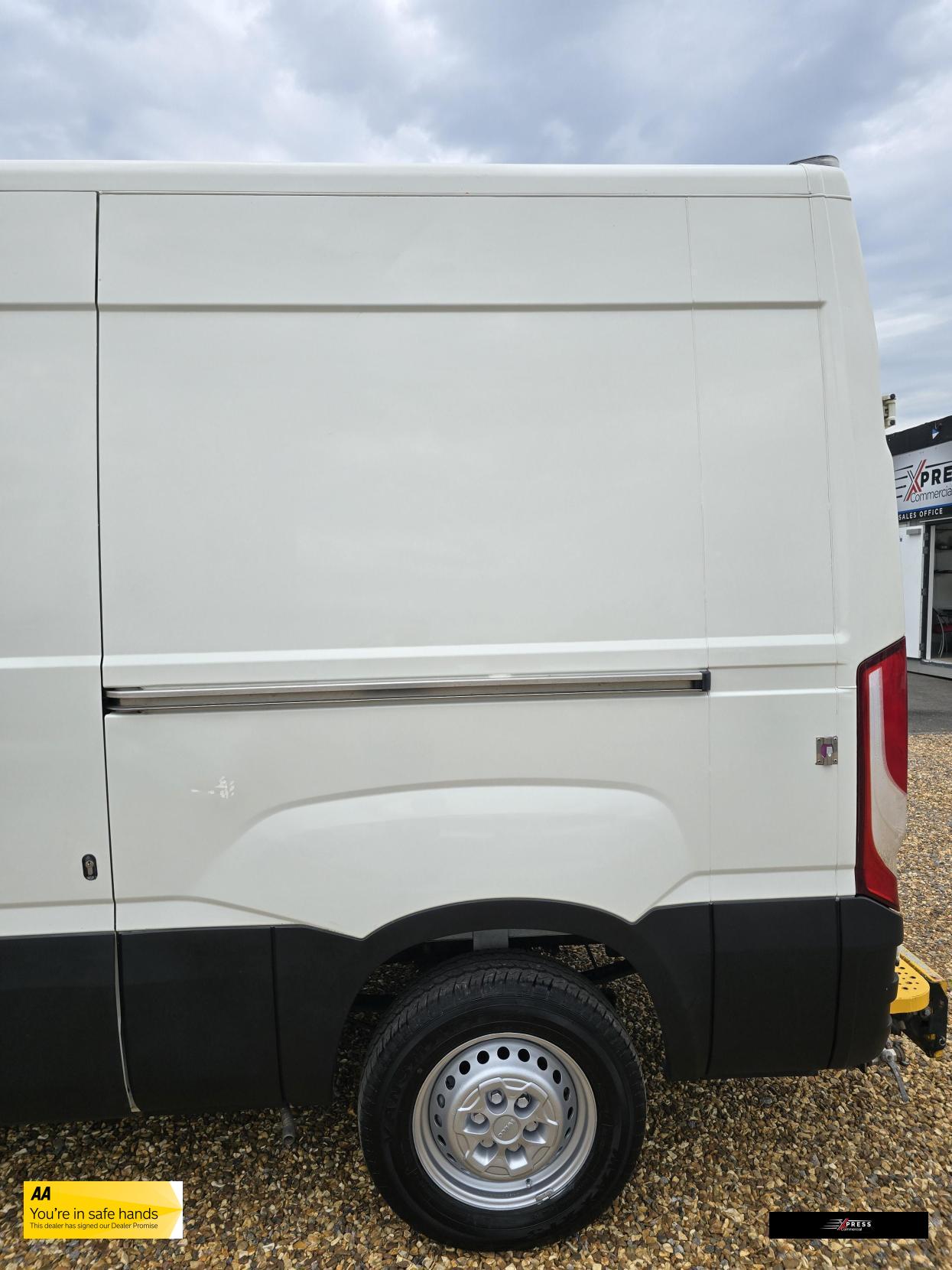IVECO Daily Daily 2.3D HPI 12V 35S 3520 Panel Van 5dr Diesel Manual MWB Euro 6 (s/s) (116 ps)