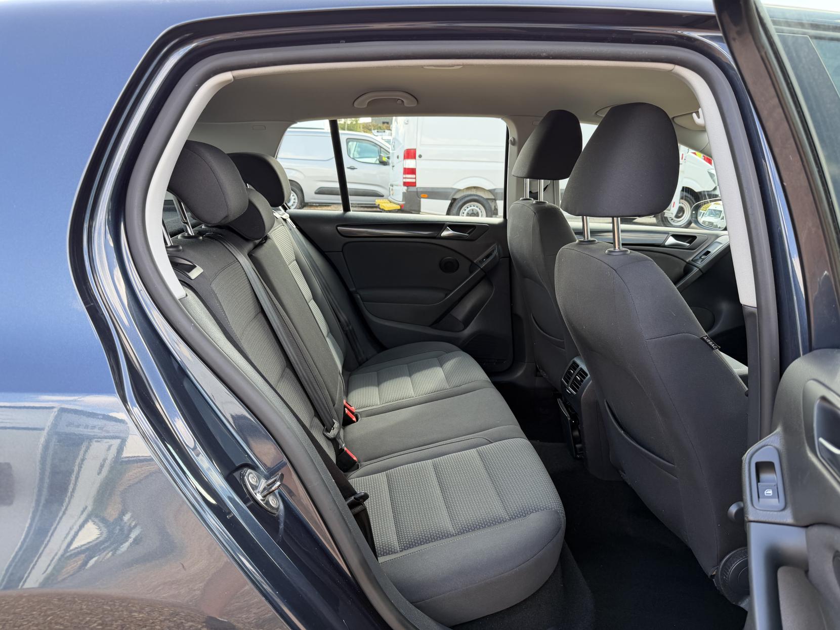 2011 Volkswagen Golf 1.6 TDI Match Hatchback 5dr Diesel DSG Euro 5 (105 ps) - Thumbnail 22