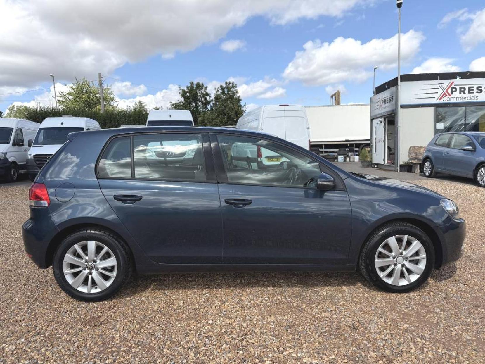 2011 Volkswagen Golf 1.6 TDI Match Hatchback 5dr Diesel DSG Euro 5 (105 ps) - Thumbnail 13