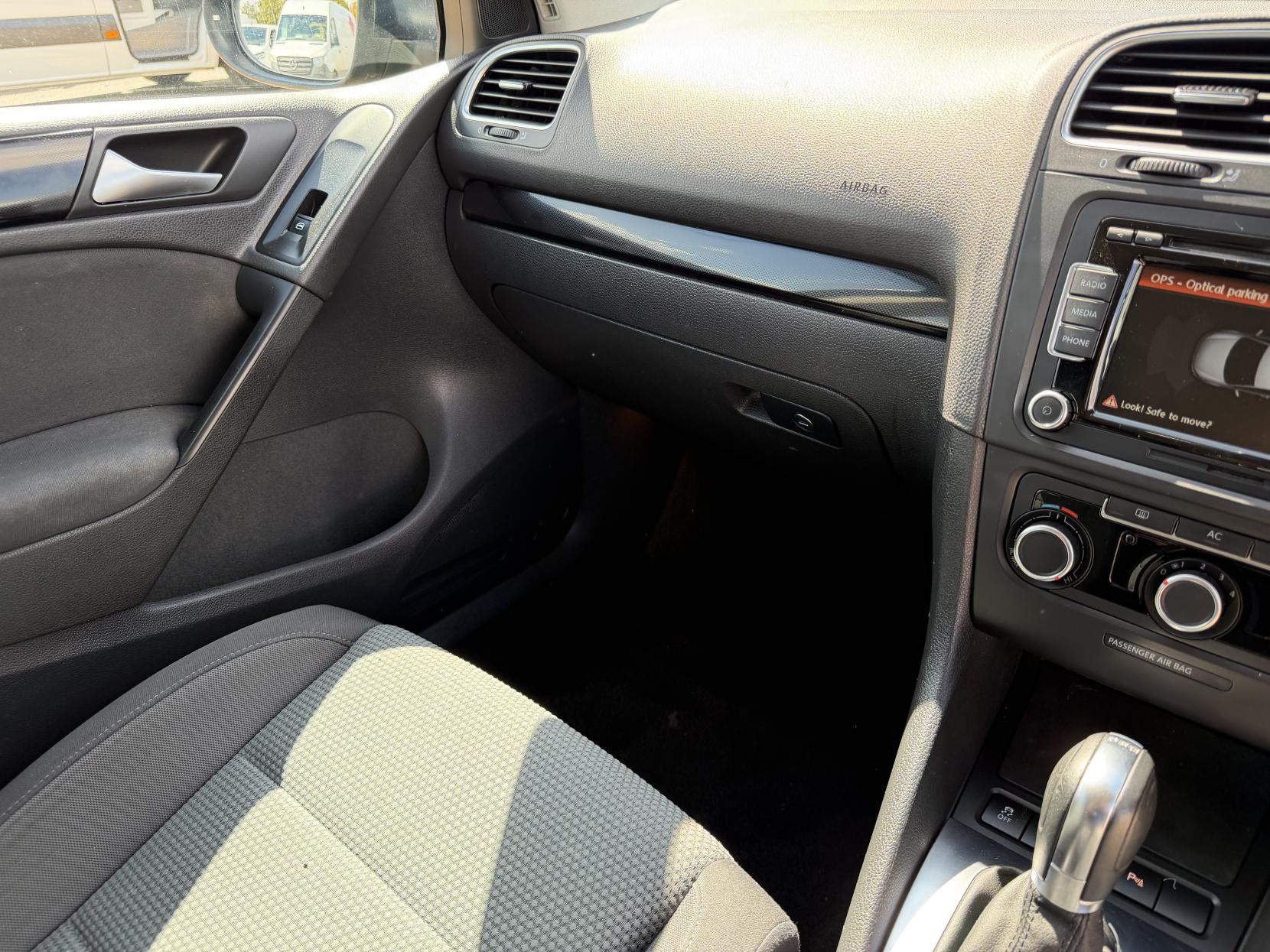 2011 Volkswagen Golf 1.6 TDI Match Hatchback 5dr Diesel DSG Euro 5 (105 ps) - Thumbnail 34