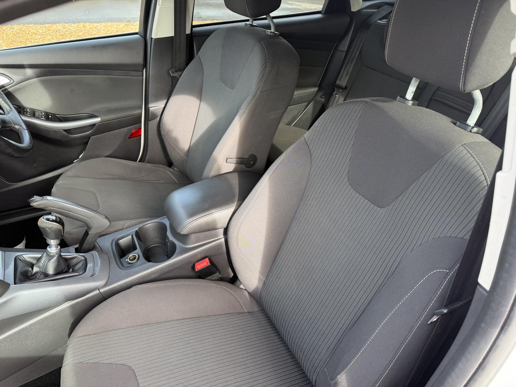 Ford Focus 1.6 TDCi Titanium Hatchback 5dr Diesel Manual Euro 5 (s/s) (115 ps)