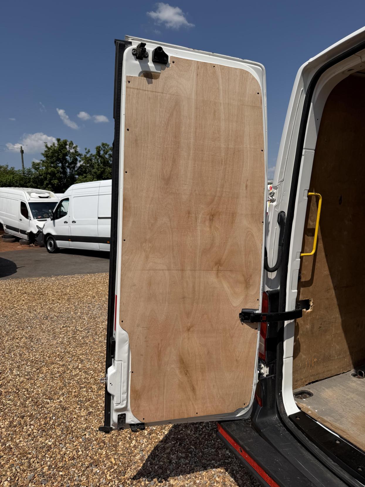 2021 Volkswagen Crafter 2.0 TDI CR35 Trendline Maxi Panel Van 5dr Diesel Automatic FWD XLWB High Roof Euro 6 (s/s) (140 ps) - Thumbnail 26
