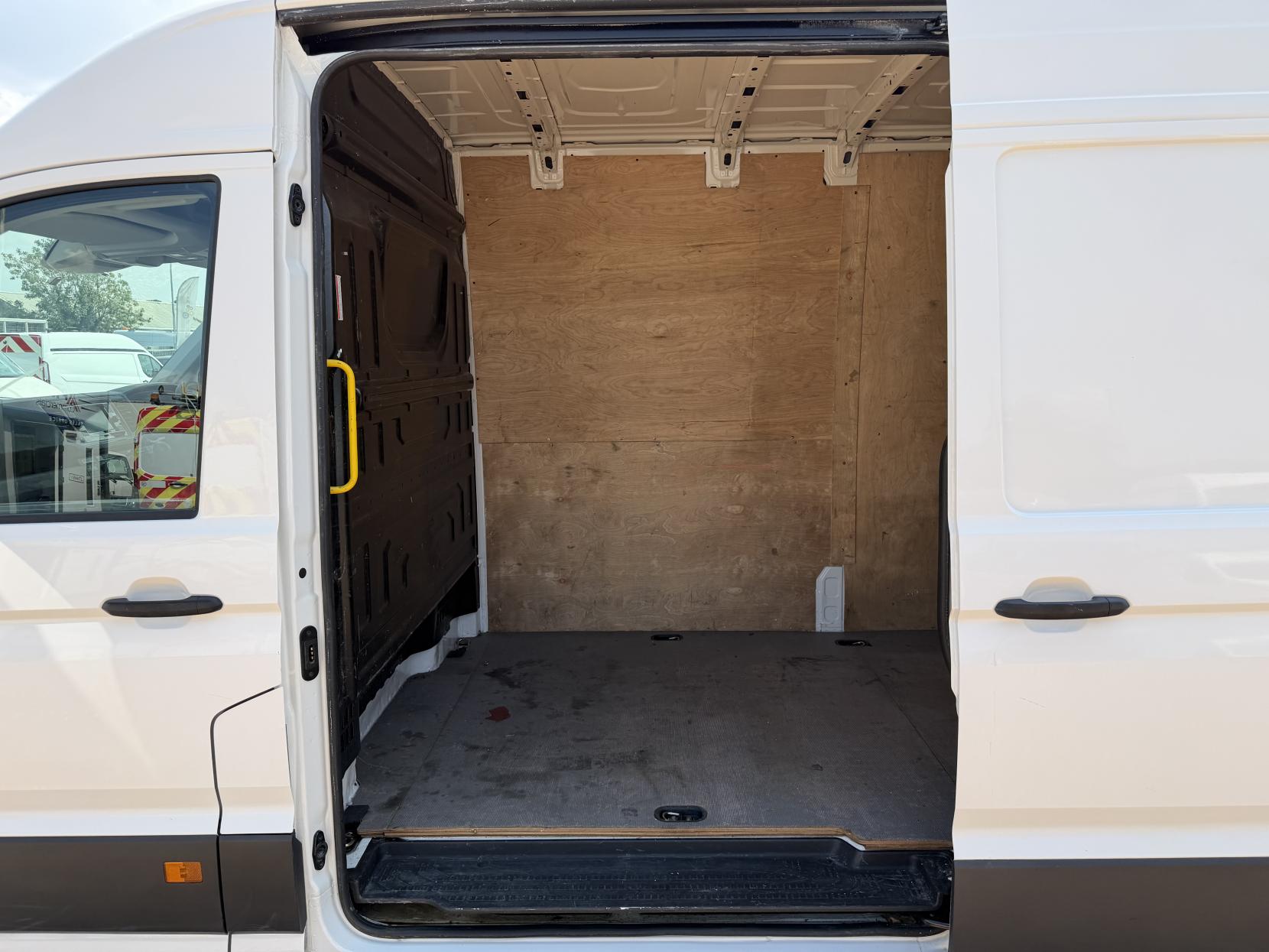 2021 Volkswagen Crafter 2.0 TDI CR35 Trendline Maxi Panel Van 5dr Diesel Automatic FWD XLWB High Roof Euro 6 (s/s) (140 ps) - Thumbnail 22