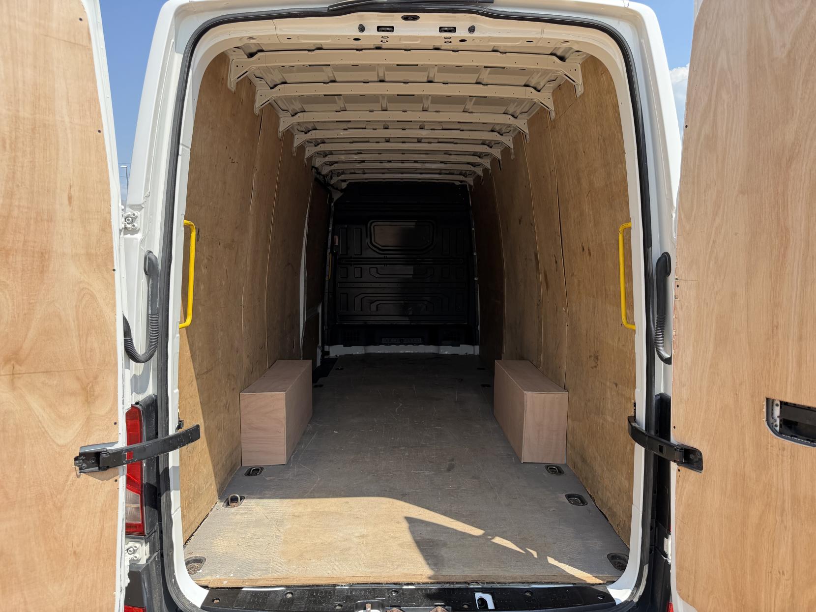 2021 Volkswagen Crafter 2.0 TDI CR35 Trendline Maxi Panel Van 5dr Diesel Automatic FWD XLWB High Roof Euro 6 (s/s) (140 ps) - Thumbnail 3