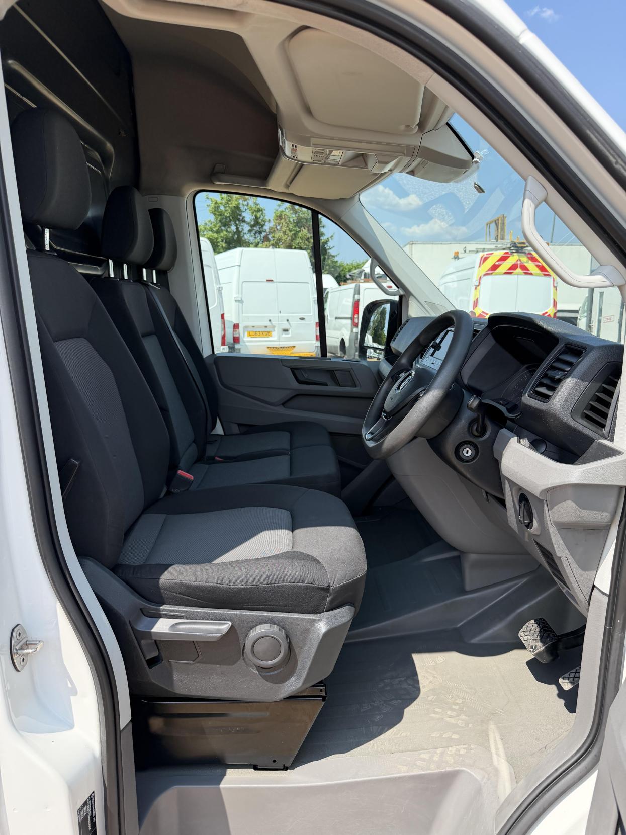 2021 Volkswagen Crafter 2.0 TDI CR35 Trendline Maxi Panel Van 5dr Diesel Automatic FWD XLWB High Roof Euro 6 (s/s) (140 ps) - Thumbnail 15