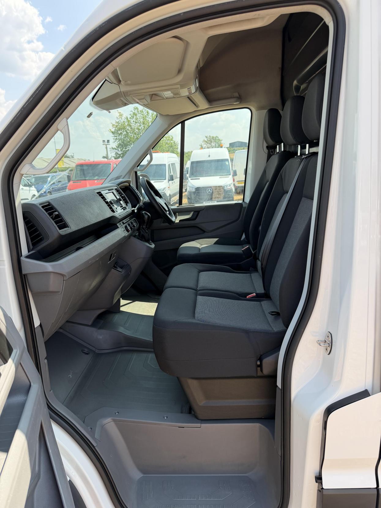 2021 Volkswagen Crafter 2.0 TDI CR35 Trendline Maxi Panel Van 5dr Diesel Automatic FWD XLWB High Roof Euro 6 (s/s) (140 ps) - Thumbnail 18