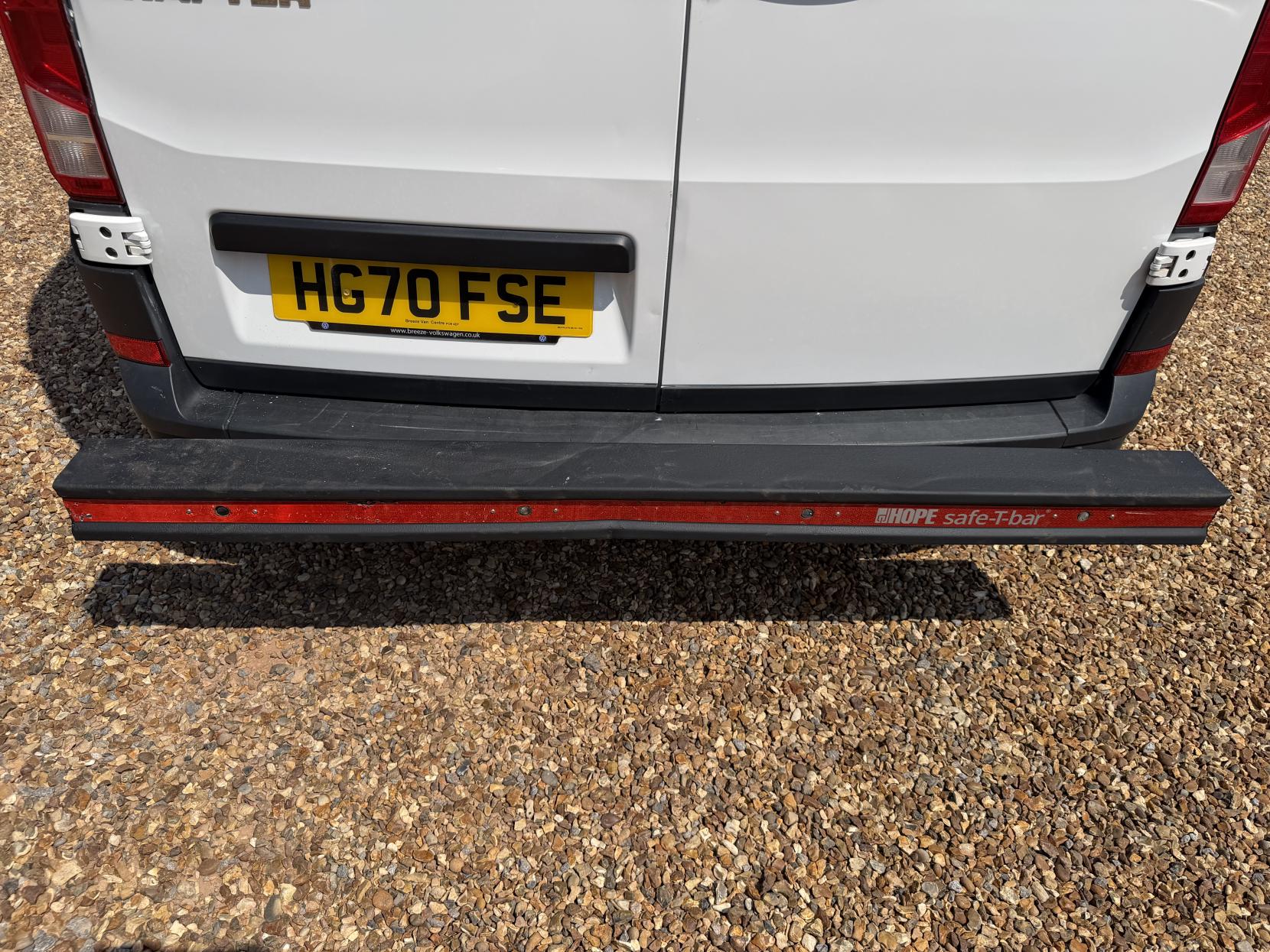 2021 Volkswagen Crafter 2.0 TDI CR35 Trendline Maxi Panel Van 5dr Diesel Automatic FWD XLWB High Roof Euro 6 (s/s) (140 ps) - Thumbnail 35