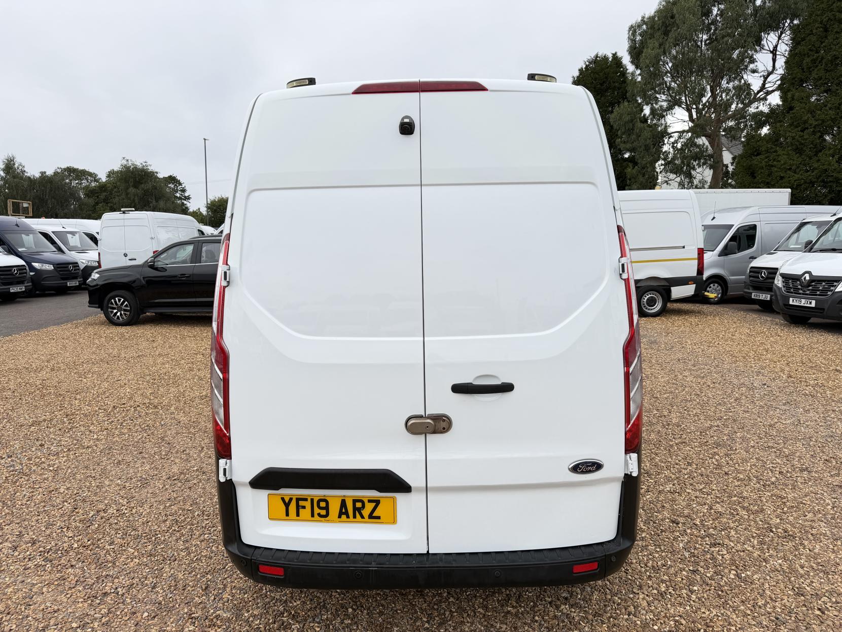 2019 Ford Transit Custom 2.0 320 EcoBlue Panel Van 5dr Diesel Manual L2 H2 Euro 6 (130 ps) - Thumbnail 10