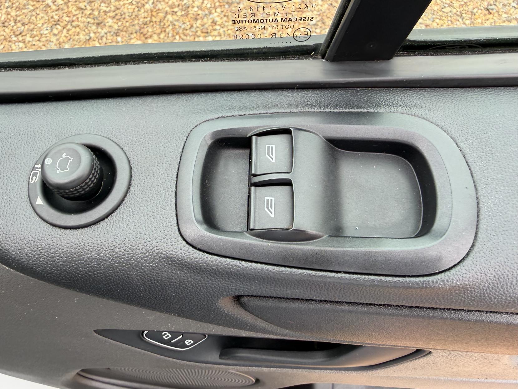 2019 Ford Transit Custom 2.0 320 EcoBlue Panel Van 5dr Diesel Manual L2 H2 Euro 6 (130 ps) - Thumbnail 24