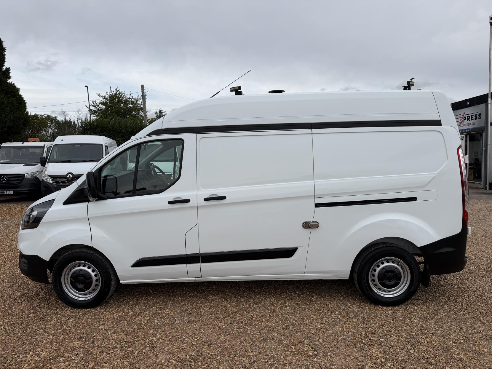 2019 Ford Transit Custom 2.0 320 EcoBlue Panel Van 5dr Diesel Manual L2 H2 Euro 6 (130 ps) - Thumbnail 8