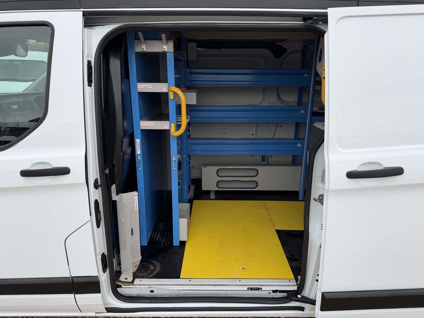 2019 Ford Transit Custom 2.0 320 EcoBlue Panel Van 5dr Diesel Manual L2 H2 Euro 6 (130 ps) - Thumbnail 28