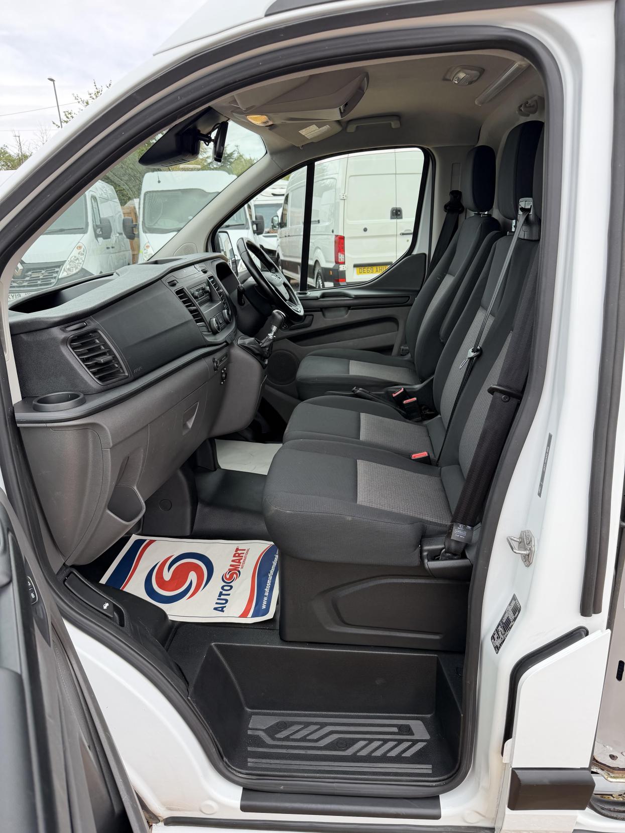 2019 Ford Transit Custom 2.0 320 EcoBlue Panel Van 5dr Diesel Manual L2 H2 Euro 6 (130 ps) - Thumbnail 27