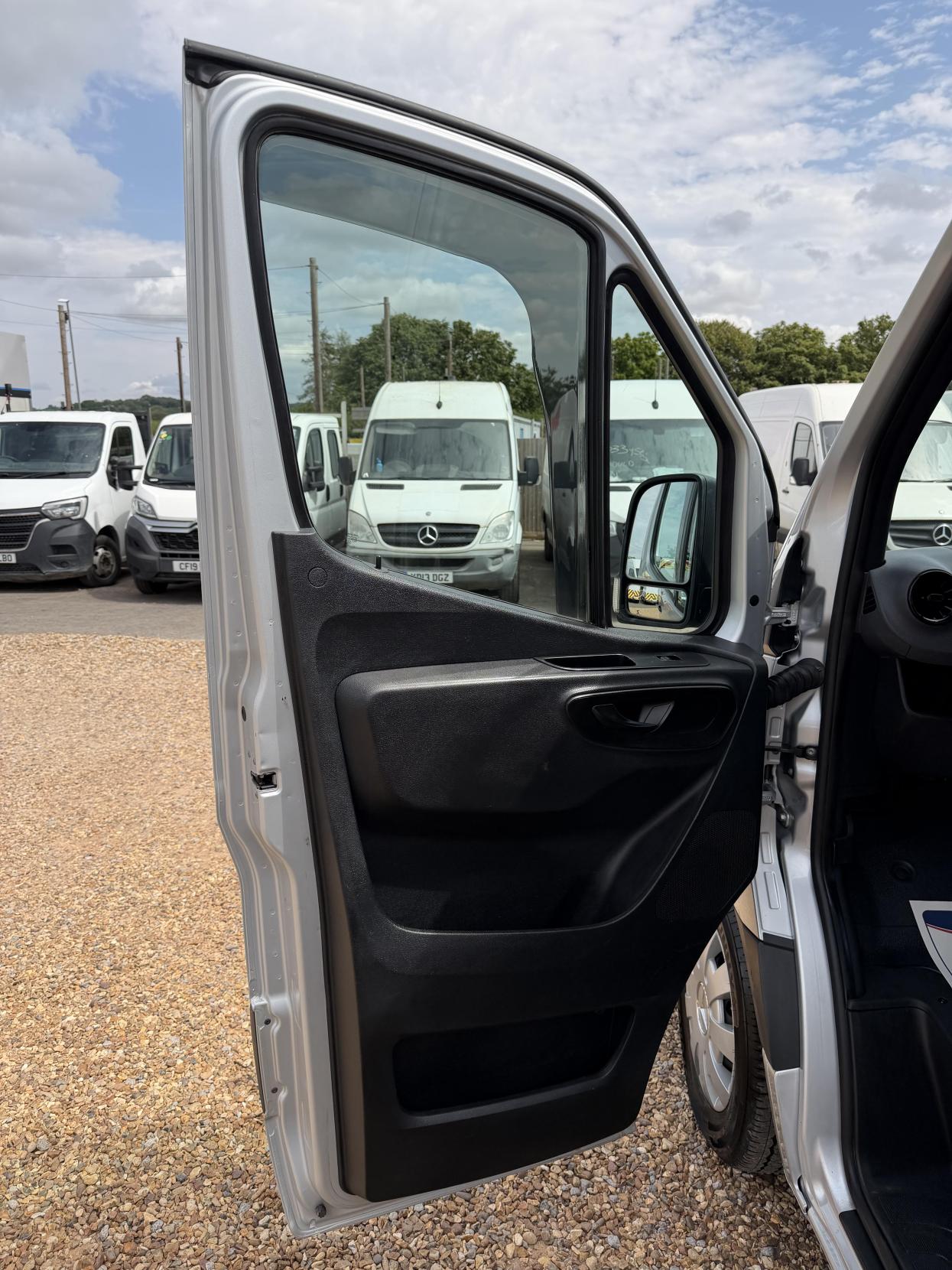 2021 Mercedes-Benz Sprinter 2.1 214 CDI Pure Panel Van 5dr Diesel Manual FWD L1 H1 Euro 6 (s/s) (143 ps) - Thumbnail 15