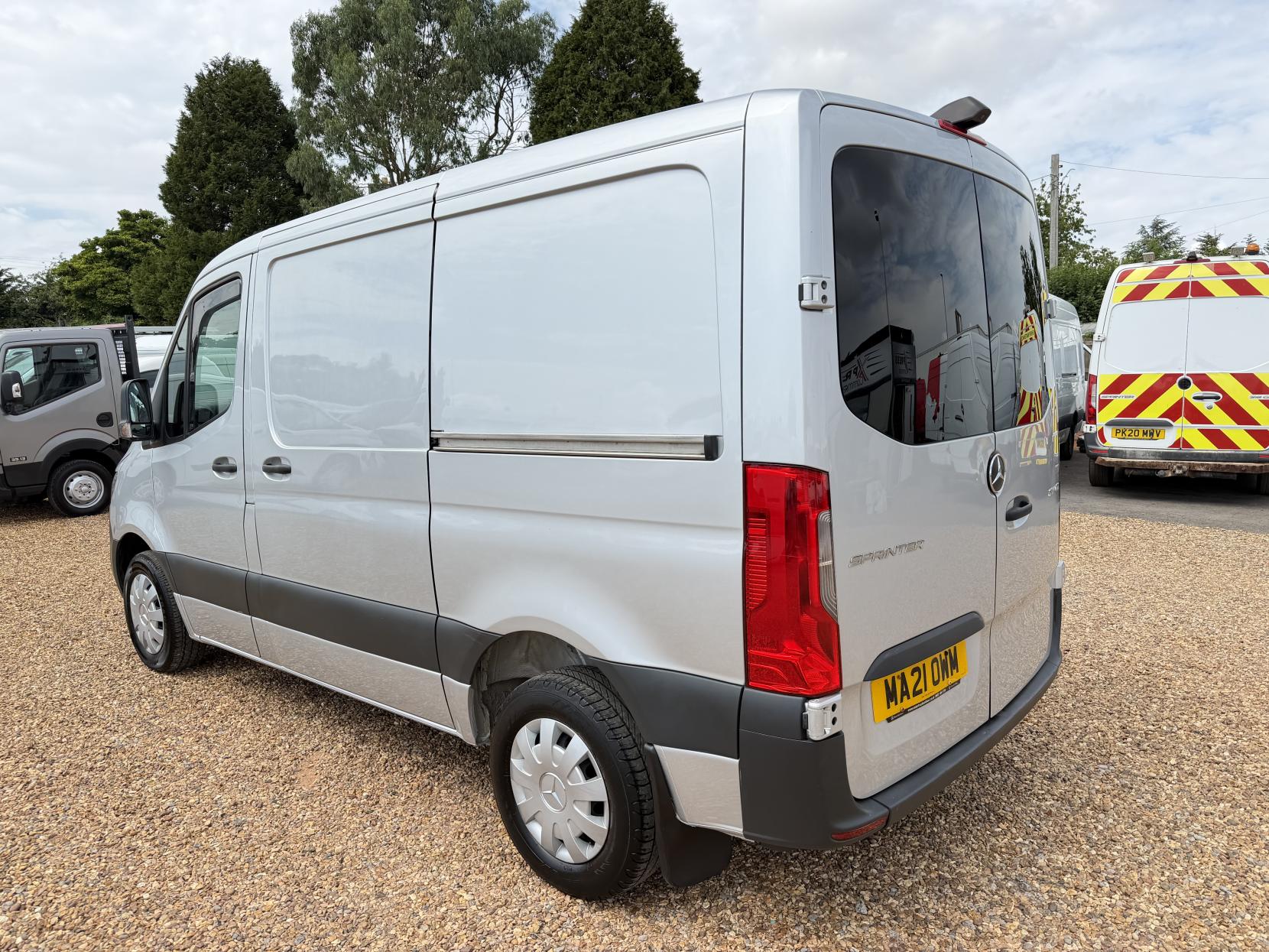 2021 Mercedes-Benz Sprinter 2.1 214 CDI Pure Panel Van 5dr Diesel Manual FWD L1 H1 Euro 6 (s/s) (143 ps) - Thumbnail 9