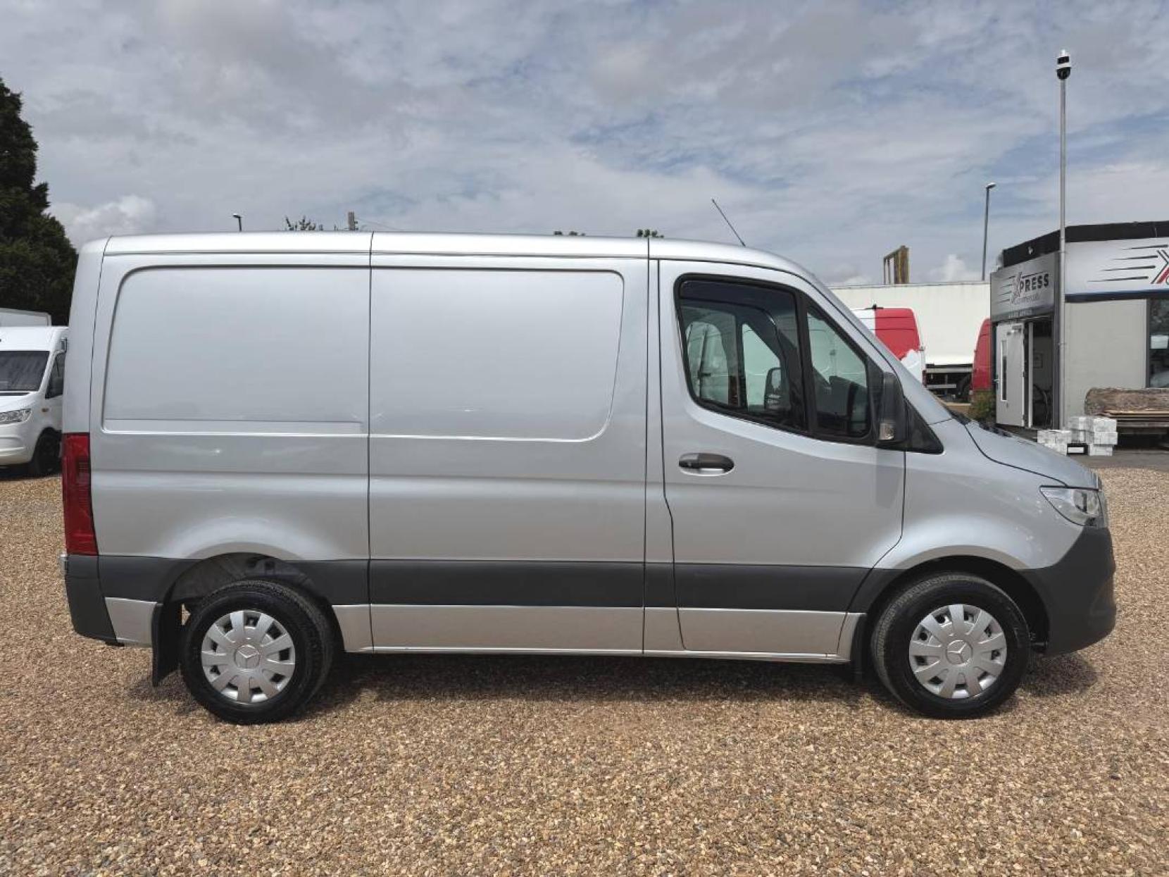 2021 Mercedes-Benz Sprinter 2.1 214 CDI Pure Panel Van 5dr Diesel Manual FWD L1 H1 Euro 6 (s/s) (143 ps) - Thumbnail 11