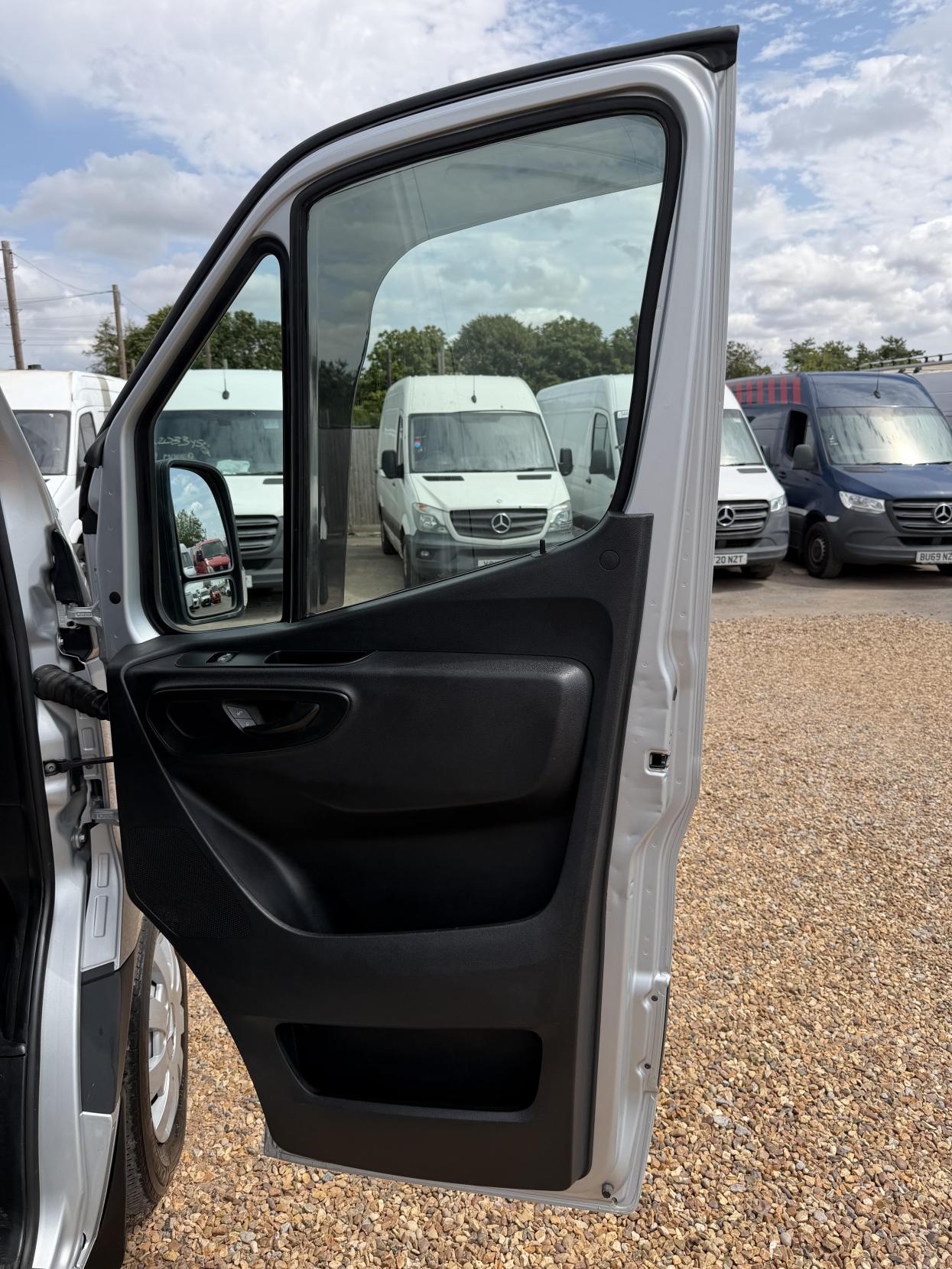2021 Mercedes-Benz Sprinter 2.1 214 CDI Pure Panel Van 5dr Diesel Manual FWD L1 H1 Euro 6 (s/s) (143 ps) - Thumbnail 14