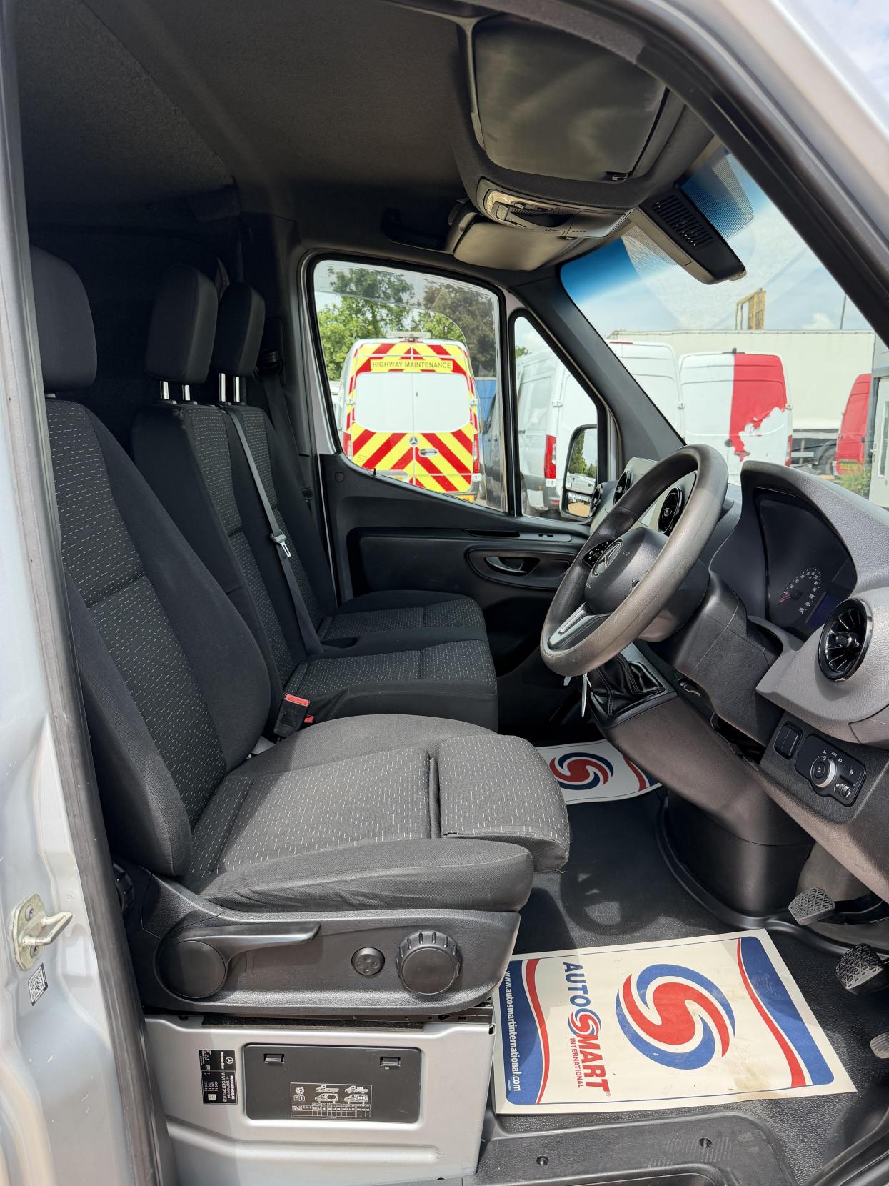 2021 Mercedes-Benz Sprinter 2.1 214 CDI Pure Panel Van 5dr Diesel Manual FWD L1 H1 Euro 6 (s/s) (143 ps) - Thumbnail 17