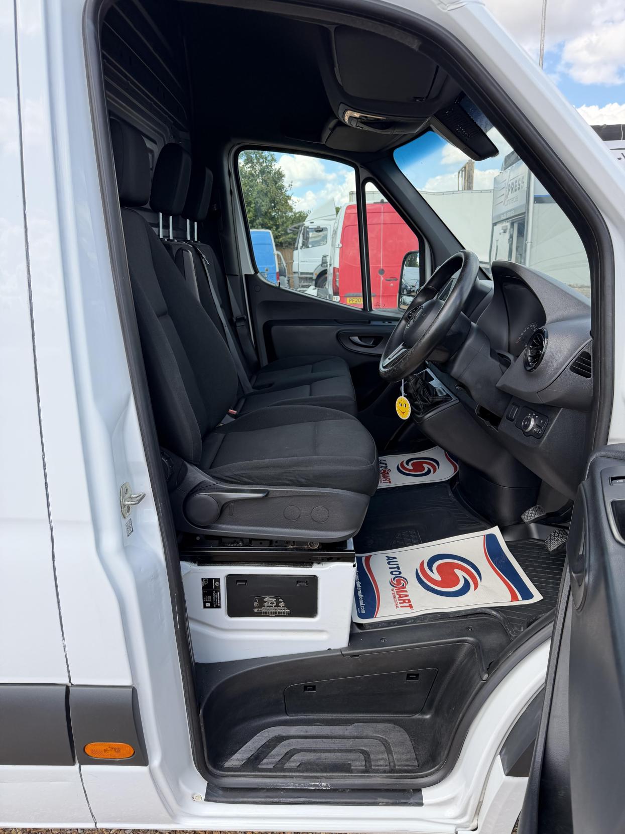 2021 Mercedes-Benz Sprinter 2.1 316 CDI Progressive Panel Van 5dr Diesel Manual RWD L2 H2 Euro 6 (s/s) (163 ps) - Thumbnail 16