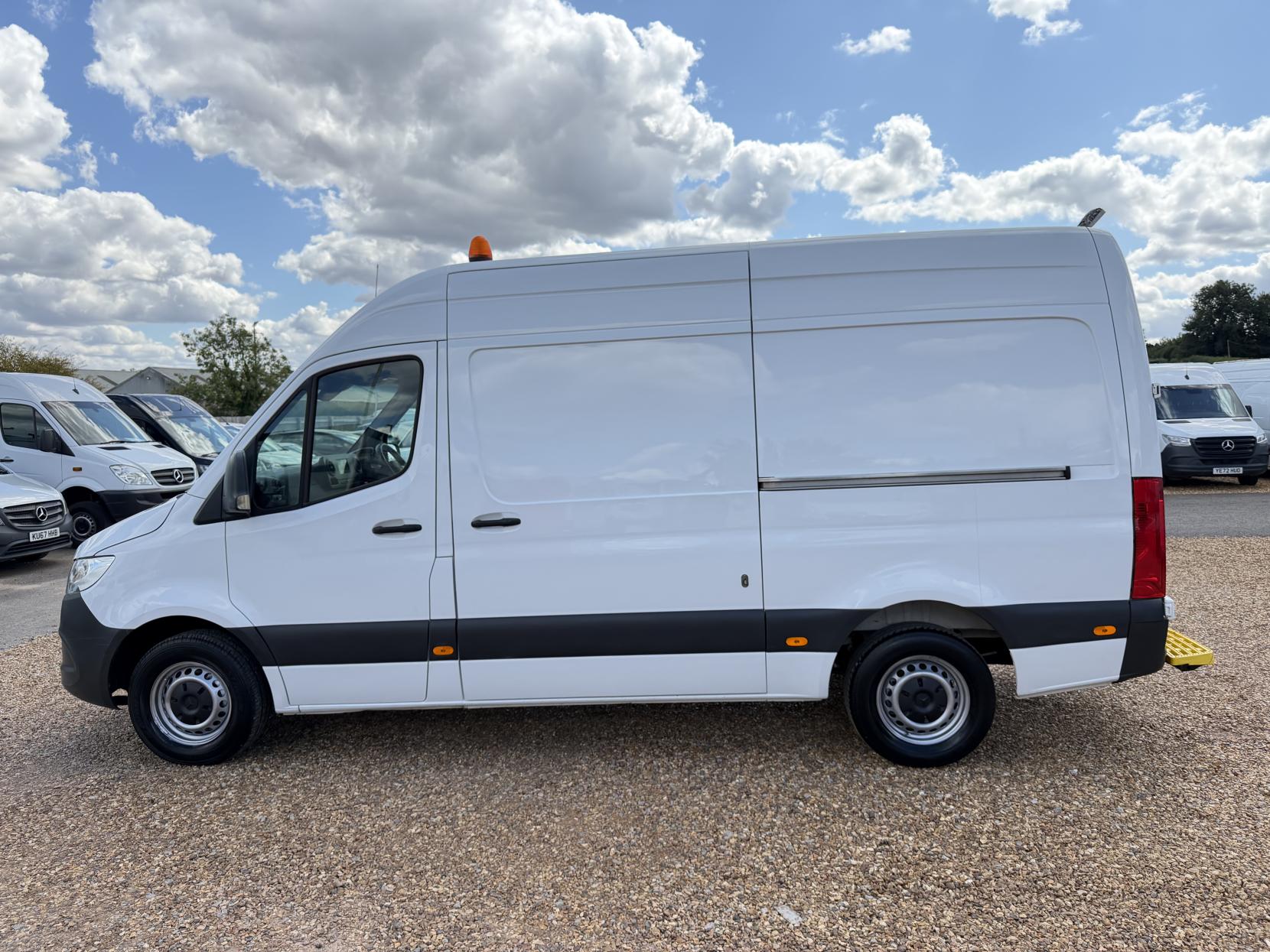 2021 Mercedes-Benz Sprinter 2.1 316 CDI Progressive Panel Van 5dr Diesel Manual RWD L2 H2 Euro 6 (s/s) (163 ps) - Thumbnail 8
