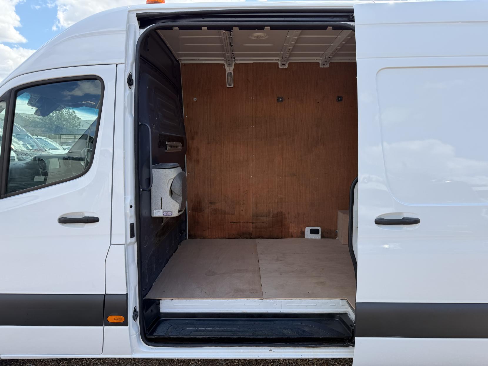2021 Mercedes-Benz Sprinter 2.1 316 CDI Progressive Panel Van 5dr Diesel Manual RWD L2 H2 Euro 6 (s/s) (163 ps) - Thumbnail 29
