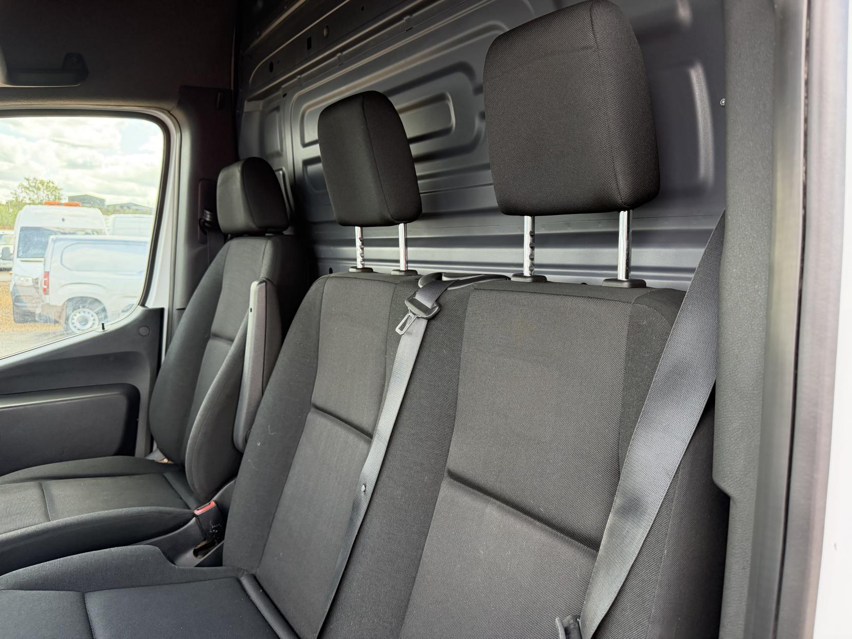 2021 Mercedes-Benz Sprinter 2.1 316 CDI Progressive Panel Van 5dr Diesel Manual RWD L2 H2 Euro 6 (s/s) (163 ps) - Thumbnail 19