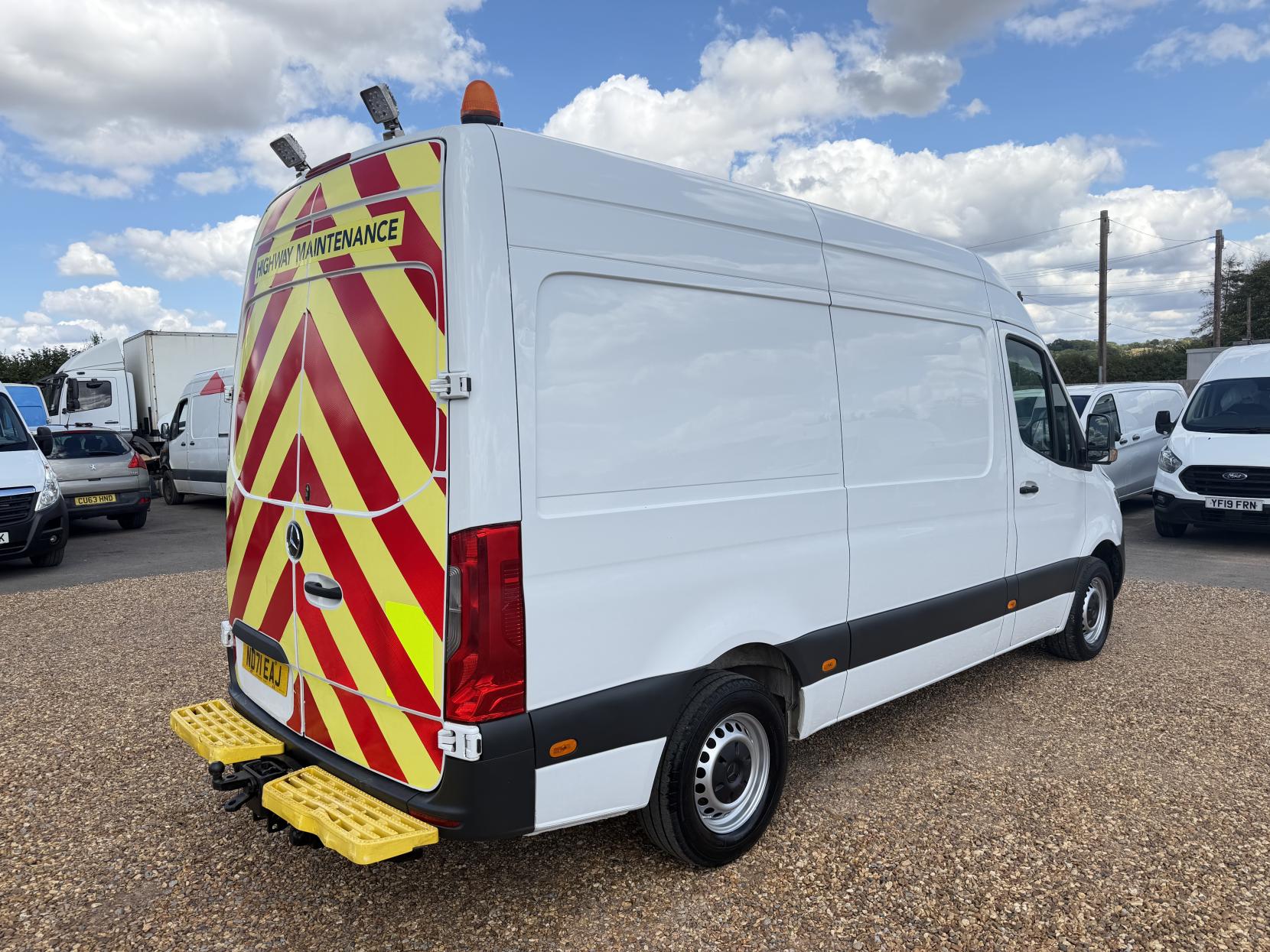2021 Mercedes-Benz Sprinter 2.1 316 CDI Progressive Panel Van 5dr Diesel Manual RWD L2 H2 Euro 6 (s/s) (163 ps) - Thumbnail 11