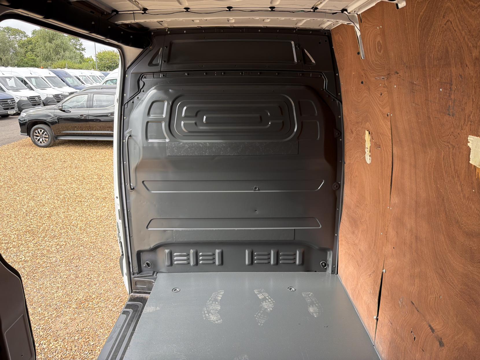 2019 Mercedes-Benz Sprinter 2.1 314 CDI Panel Van 5dr Diesel Manual RWD L2 H2 Euro 6 (143 ps) - Thumbnail 38