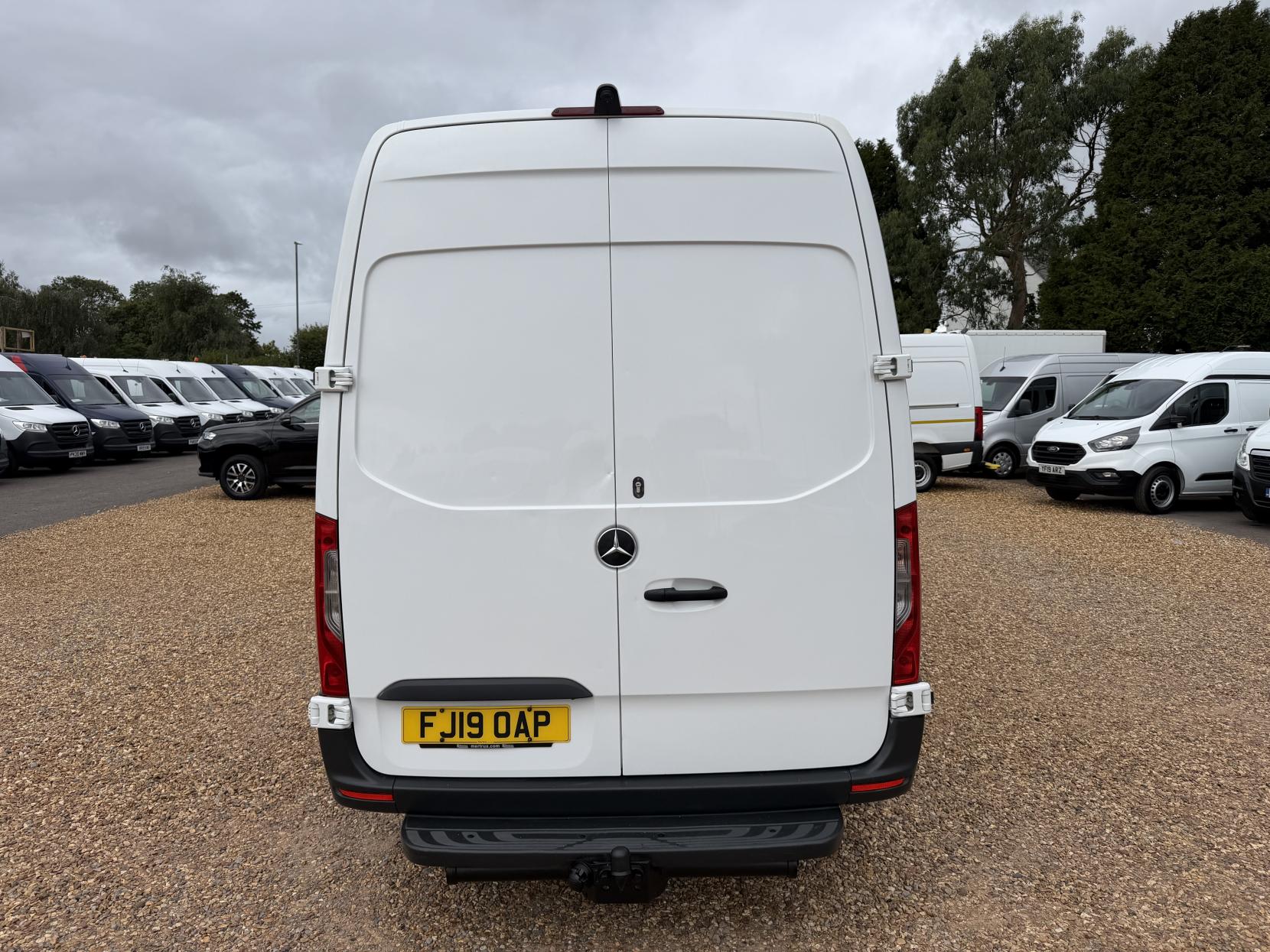 2019 Mercedes-Benz Sprinter 2.1 314 CDI Panel Van 5dr Diesel Manual RWD L2 H2 Euro 6 (143 ps) - Thumbnail 9