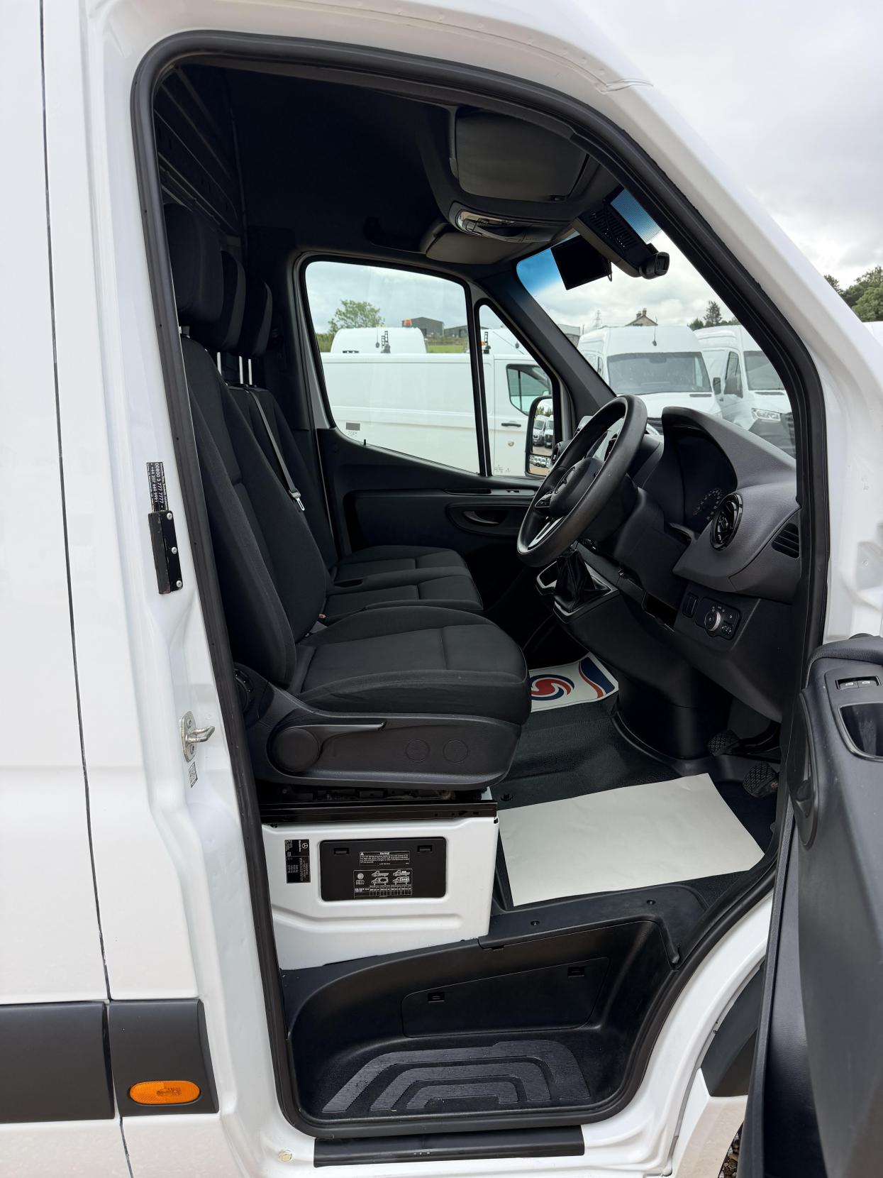 2019 Mercedes-Benz Sprinter 2.1 314 CDI Panel Van 5dr Diesel Manual RWD L2 H2 Euro 6 (143 ps) - Thumbnail 13