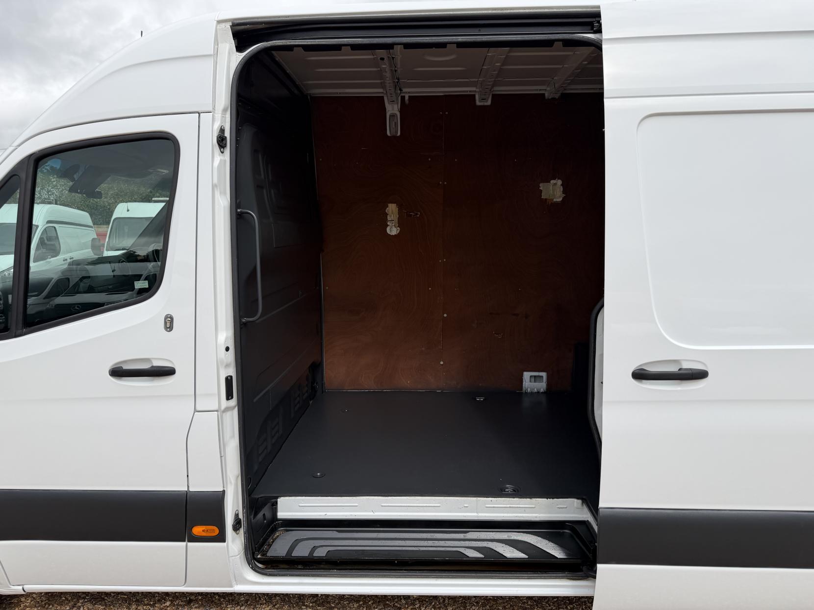 2019 Mercedes-Benz Sprinter 2.1 314 CDI Panel Van 5dr Diesel Manual RWD L2 H2 Euro 6 (143 ps) - Thumbnail 31