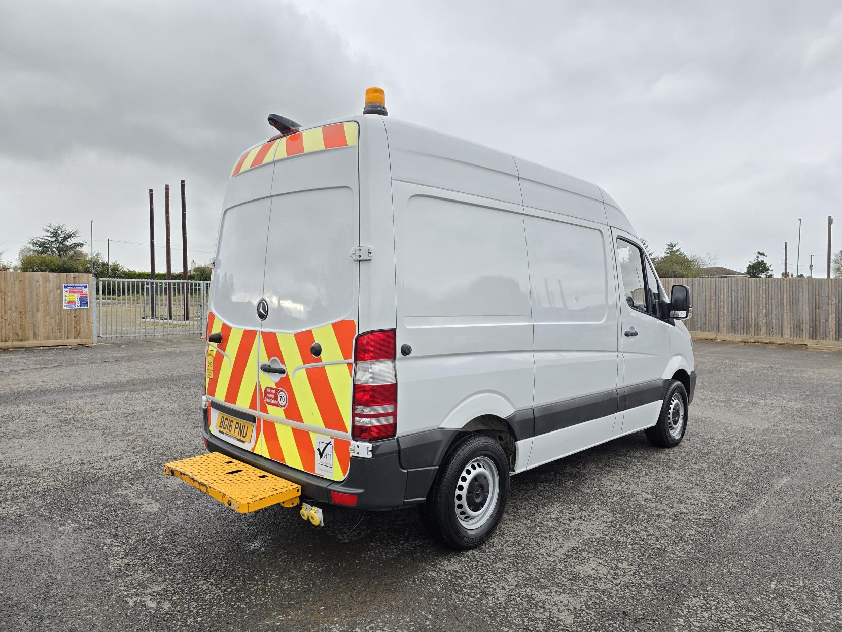 Mercedes-Benz Sprinter 2.1 313 CDi Panel Van 4dr Diesel Manual RWD L1 H3 (222 g/km, 129 bhp)