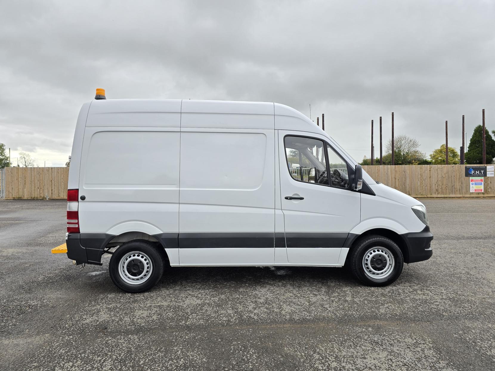 Mercedes-Benz Sprinter 2.1 313 CDi Panel Van 4dr Diesel Manual RWD L1 H3 (222 g/km, 129 bhp)