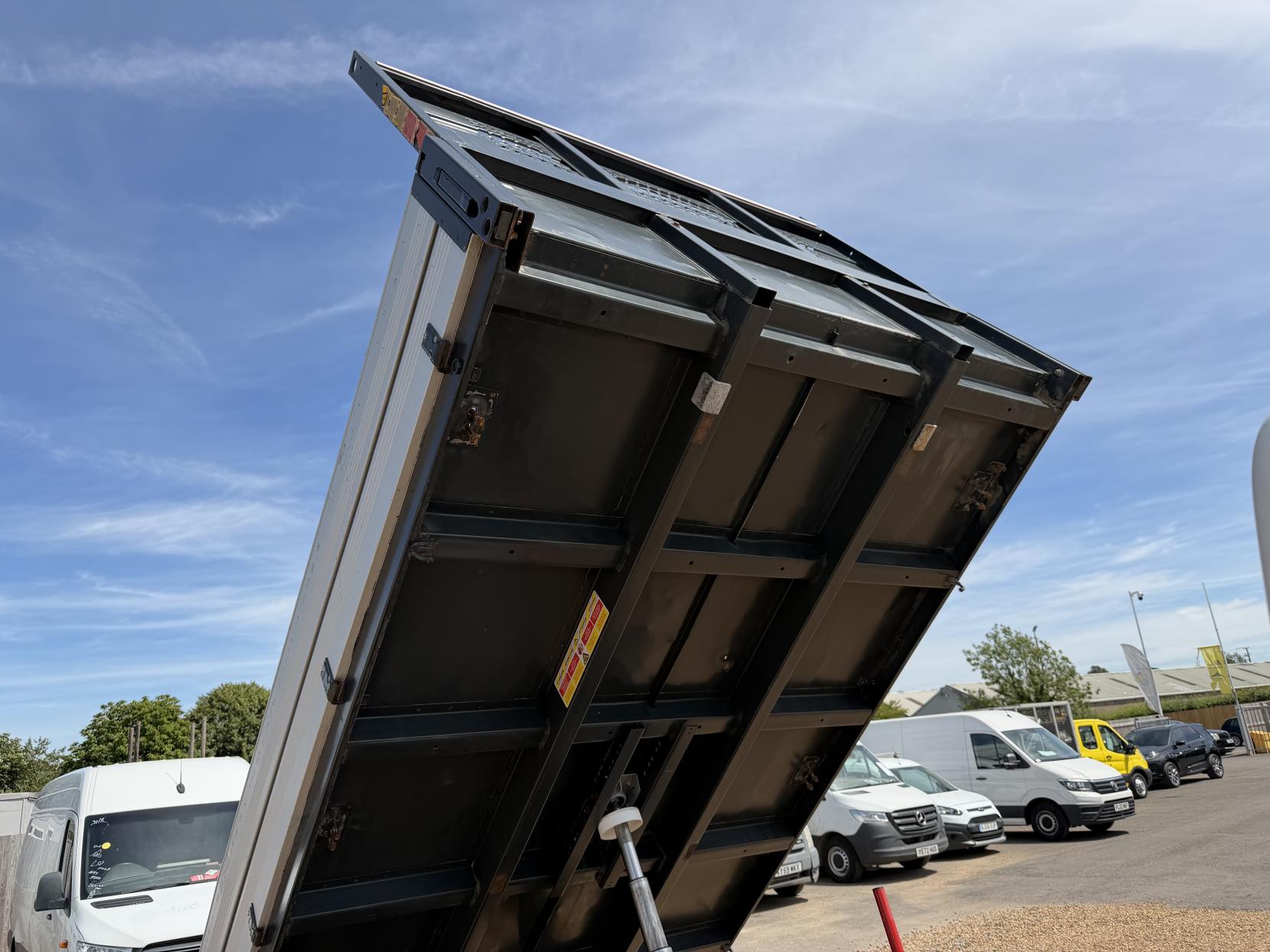 2019 Nissan NT400 Cabstar 3.0 dCi 35.13 Tipper 2dr Diesel Manual L1 Euro 6 (130 ps) - Thumbnail 26