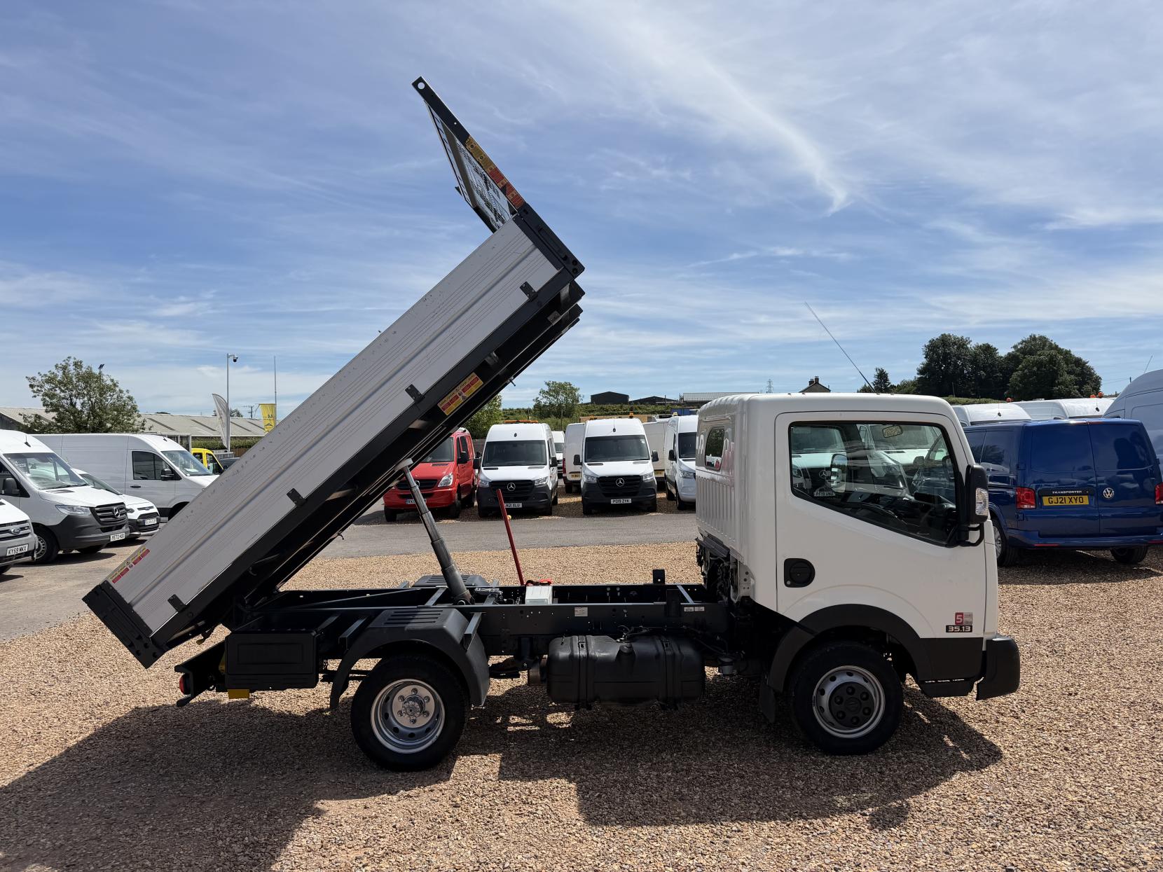 2019 Nissan NT400 Cabstar 3.0 dCi 35.13 Tipper 2dr Diesel Manual L1 Euro 6 (130 ps) - Thumbnail 12
