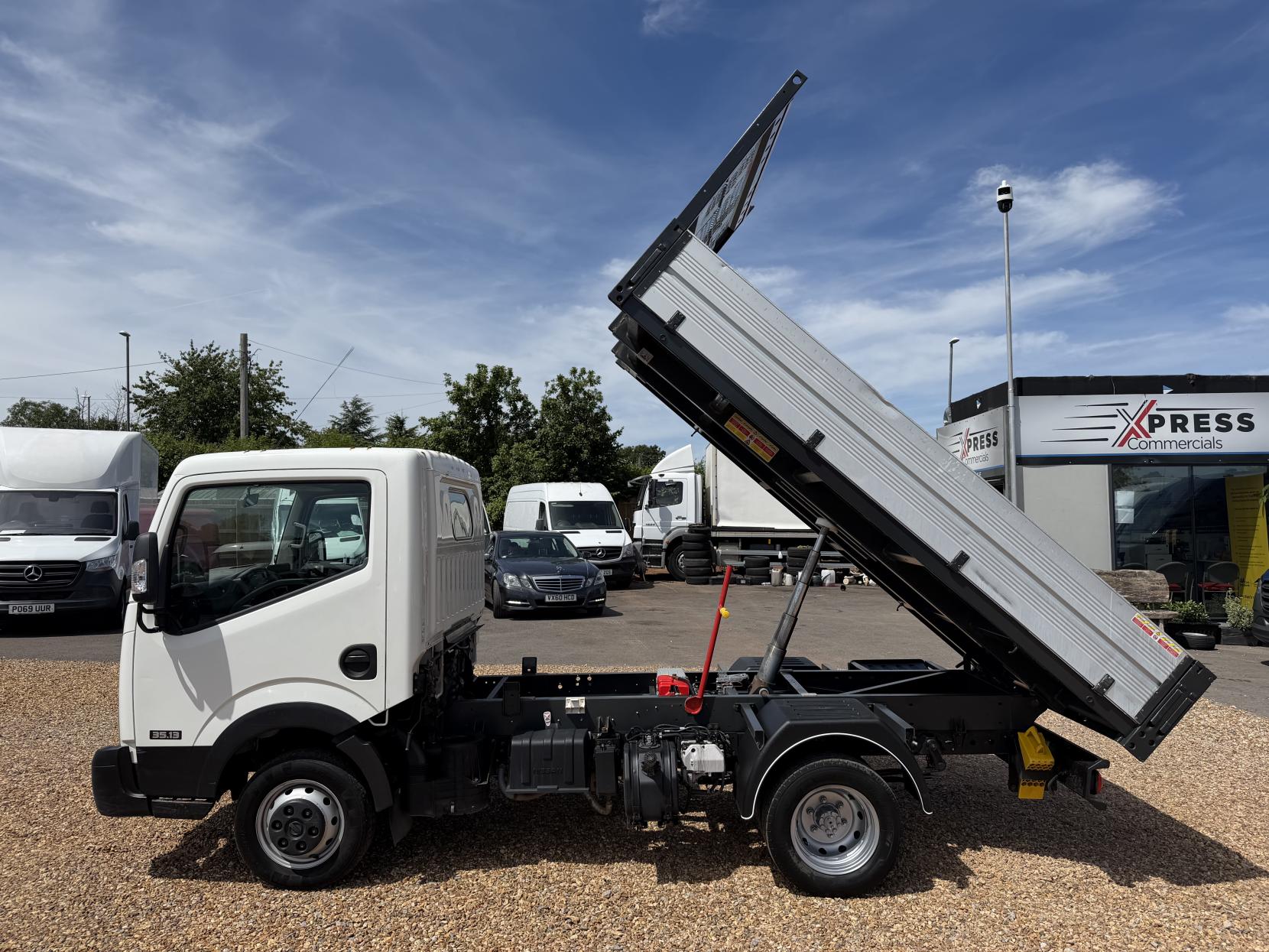 2019 Nissan NT400 Cabstar 3.0 dCi 35.13 Tipper 2dr Diesel Manual L1 Euro 6 (130 ps) - Thumbnail 8