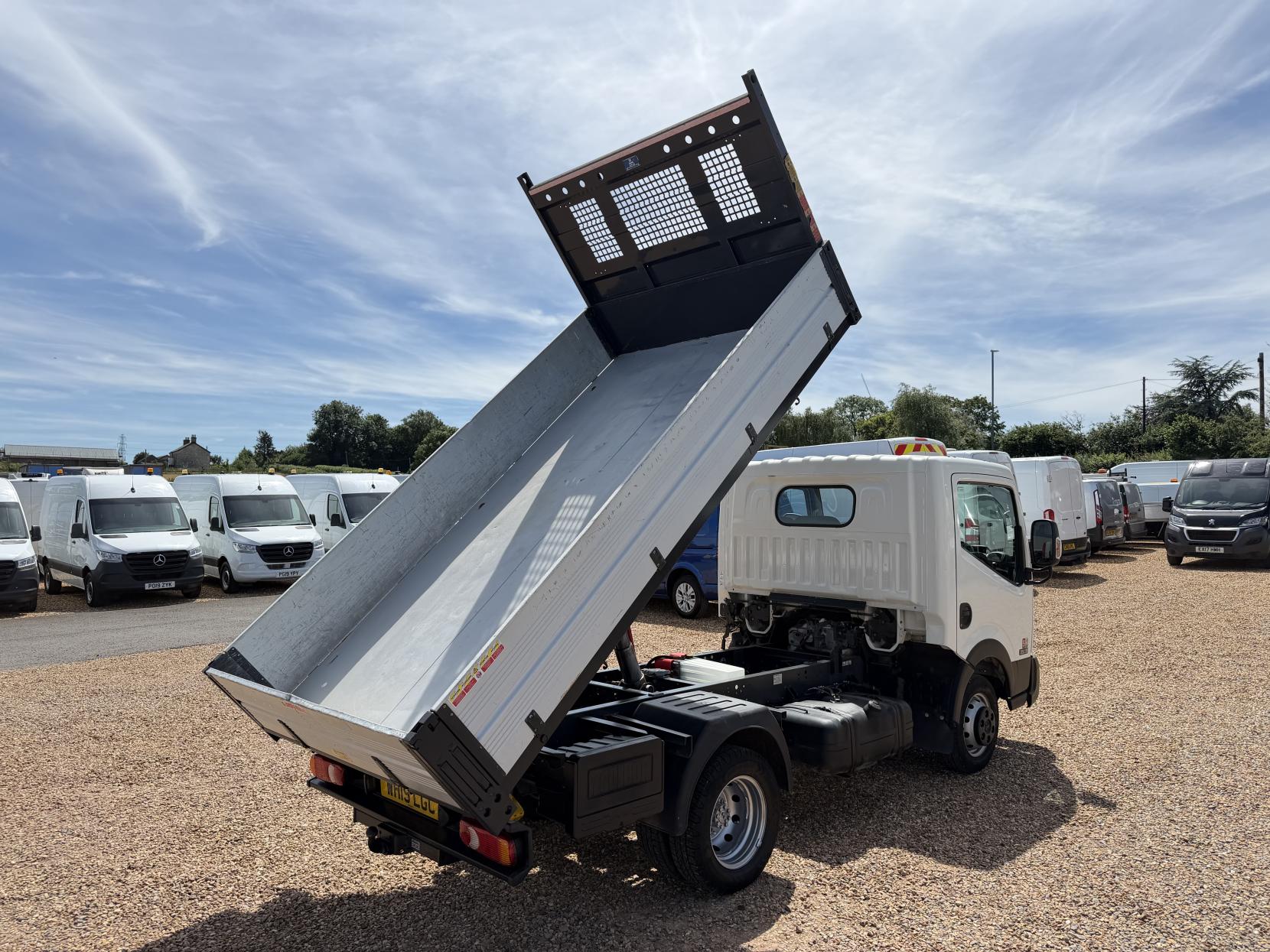 2019 Nissan NT400 Cabstar 3.0 dCi 35.13 Tipper 2dr Diesel Manual L1 Euro 6 (130 ps) - Thumbnail 11