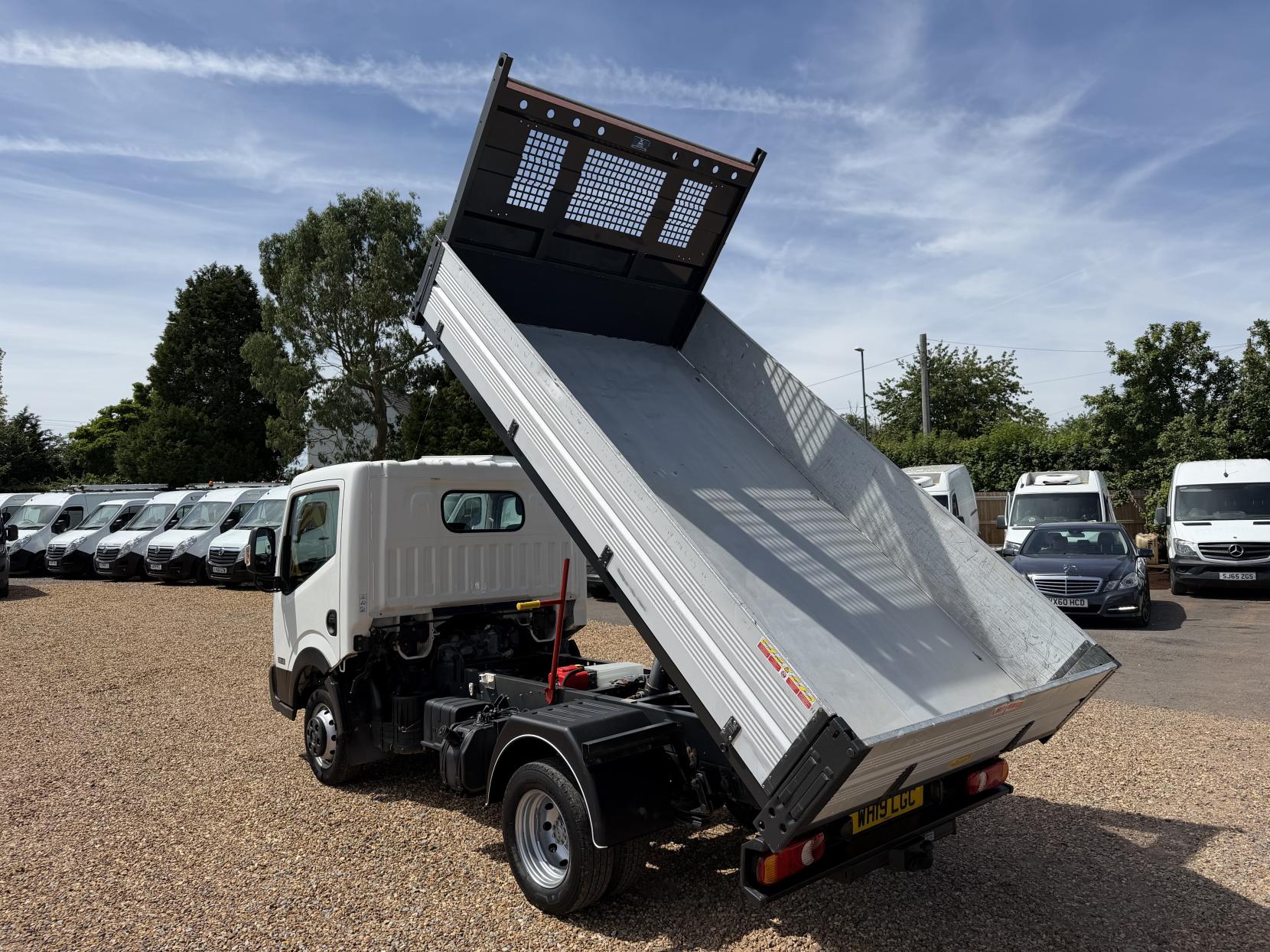 2019 Nissan NT400 Cabstar 3.0 dCi 35.13 Tipper 2dr Diesel Manual L1 Euro 6 (130 ps) - Thumbnail 9