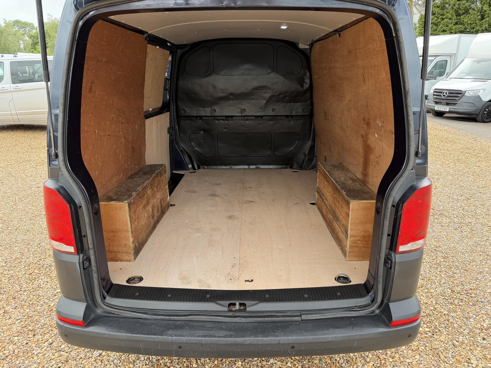 2021 Volkswagen Transporter 2.0 TDI T28 Startline Panel Van 5dr Diesel Manual FWD SWB Euro 6 (s/s) (110 ps) - Thumbnail 3