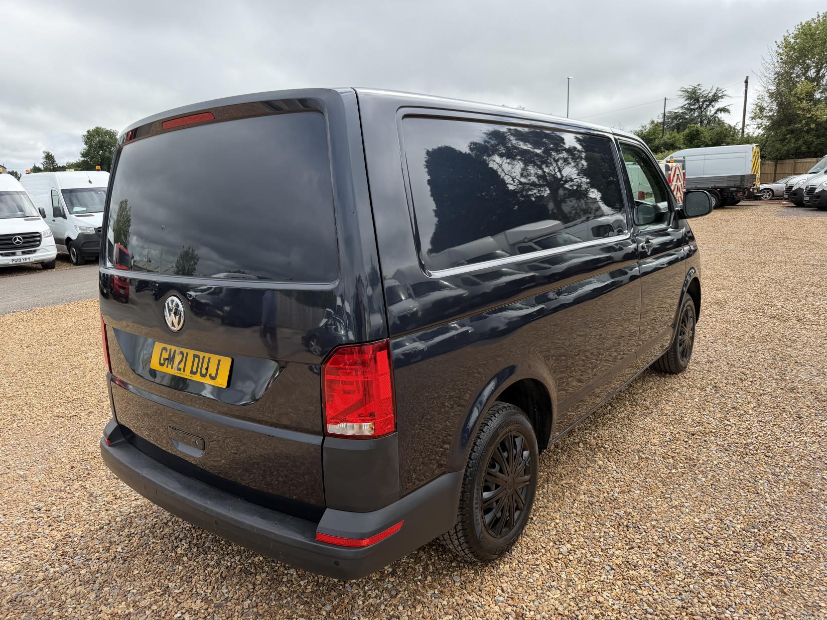 2021 Volkswagen Transporter 2.0 TDI T28 Startline Panel Van 5dr Diesel Manual FWD SWB Euro 6 (s/s) (110 ps) - Thumbnail 11