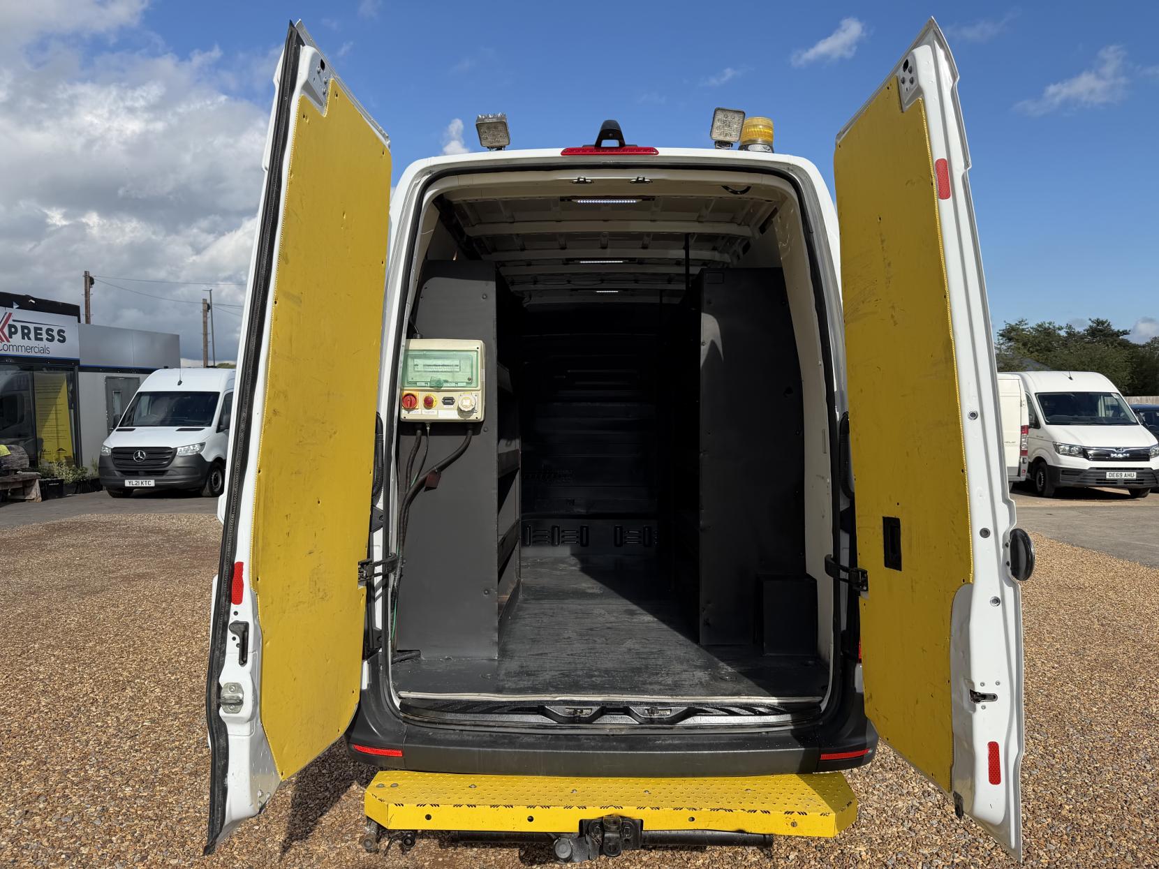 2019 Mercedes-Benz Sprinter 2.1 316 CDI Panel Van 5dr Diesel Manual RWD L2 H2 Euro 6 (163 ps) - Thumbnail 43