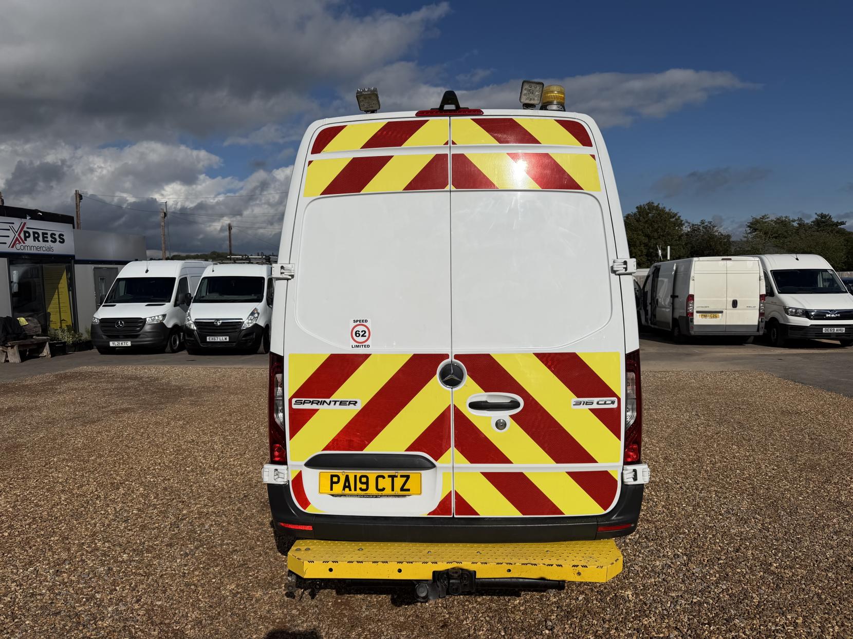 2019 Mercedes-Benz Sprinter 2.1 316 CDI Panel Van 5dr Diesel Manual RWD L2 H2 Euro 6 (163 ps) - Thumbnail 10
